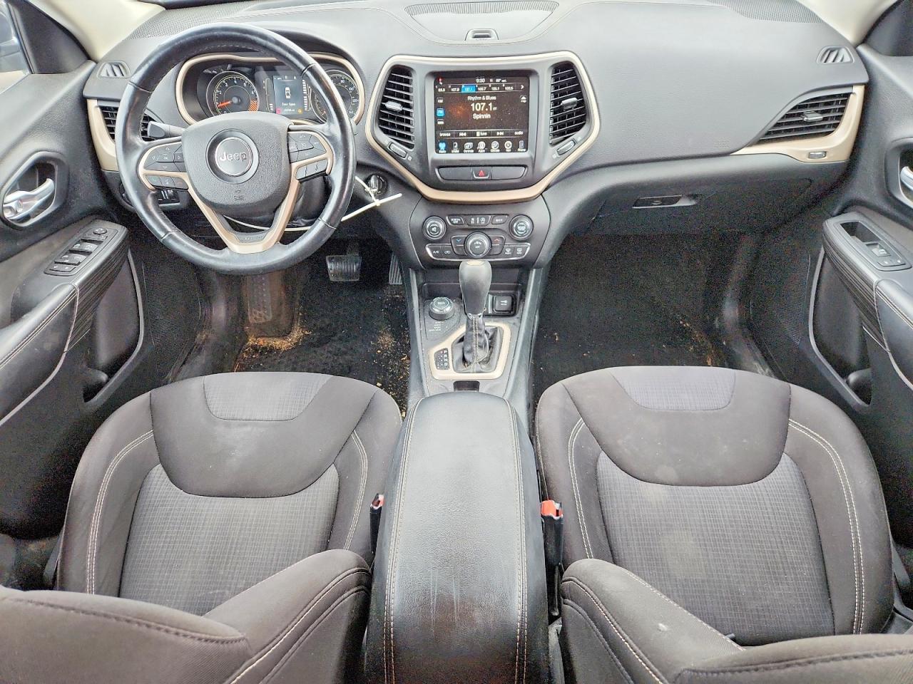 2015 Jeep Cherokee Latitude Серый vin: 1C4PJMCS9FW634557