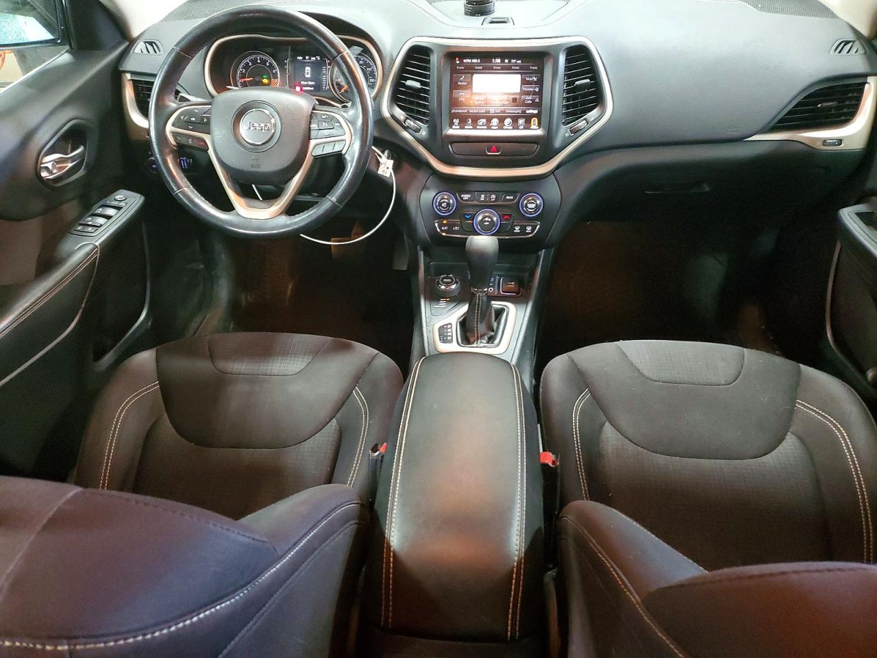2015 Jeep Cherokee Latitude Silver vin: 1C4PJMCS9FW634848