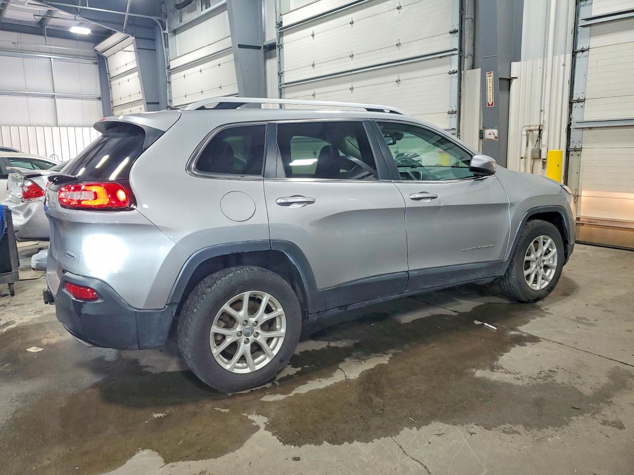 2015 Jeep Cherokee Latitude Silver vin: 1C4PJMCS9FW634848