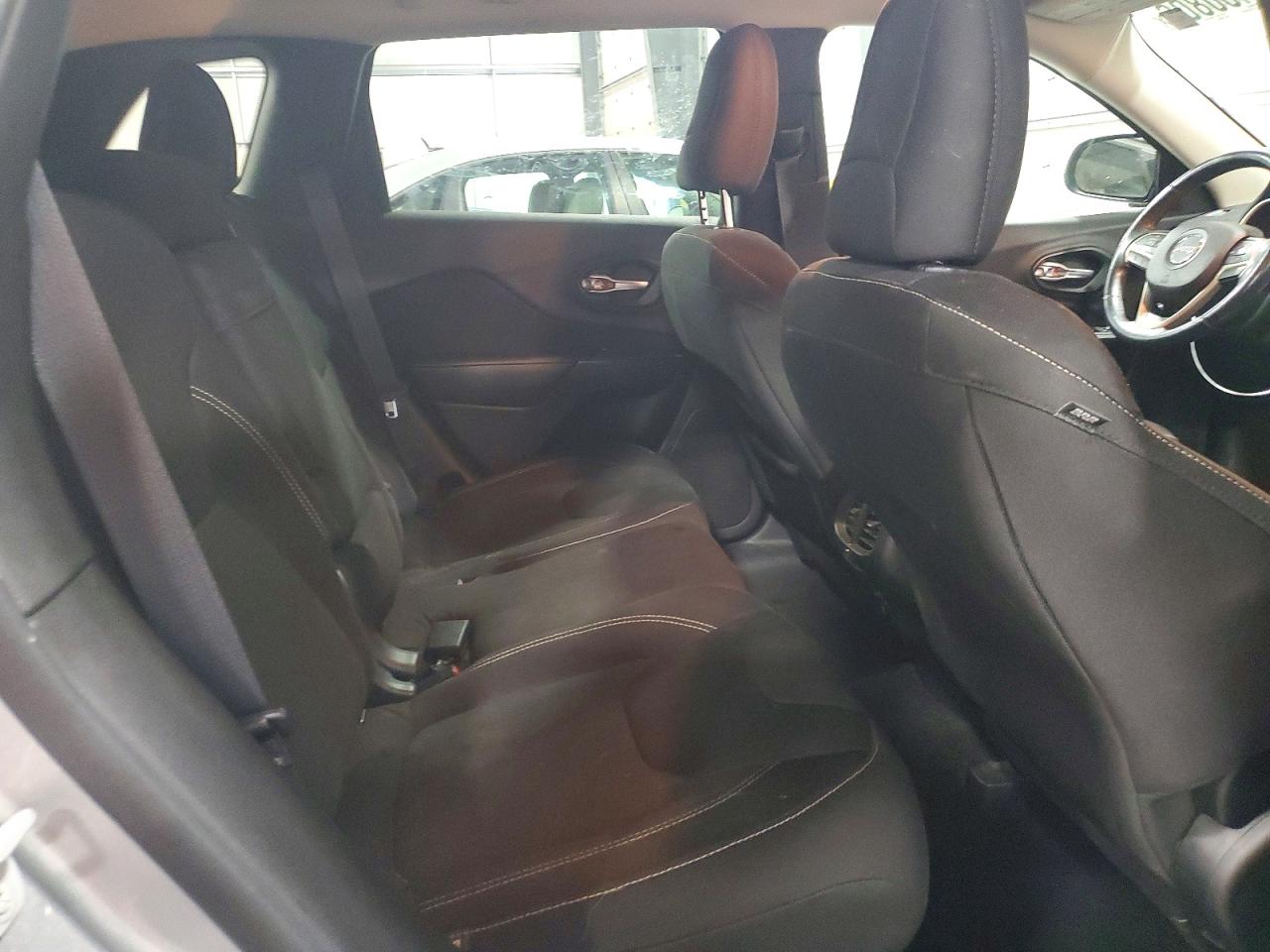 2015 Jeep Cherokee Latitude Silver vin: 1C4PJMCS9FW634848