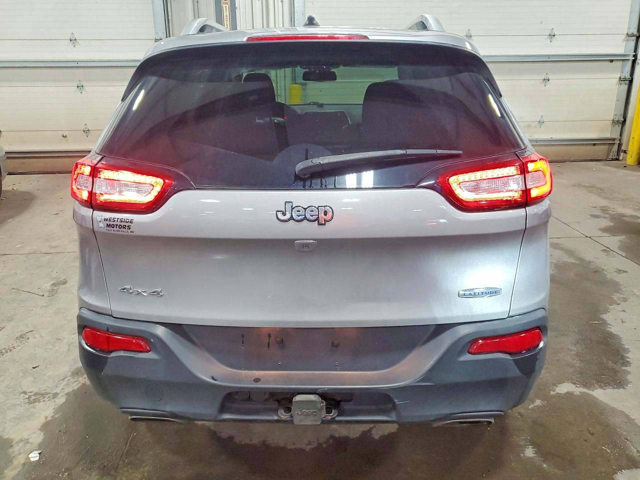 2015 Jeep Cherokee Latitude Silver vin: 1C4PJMCS9FW634848