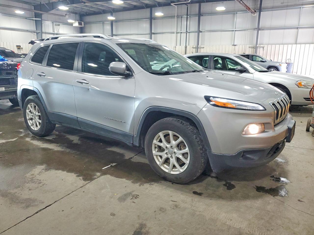 2015 Jeep Cherokee Latitude Silver vin: 1C4PJMCS9FW634848