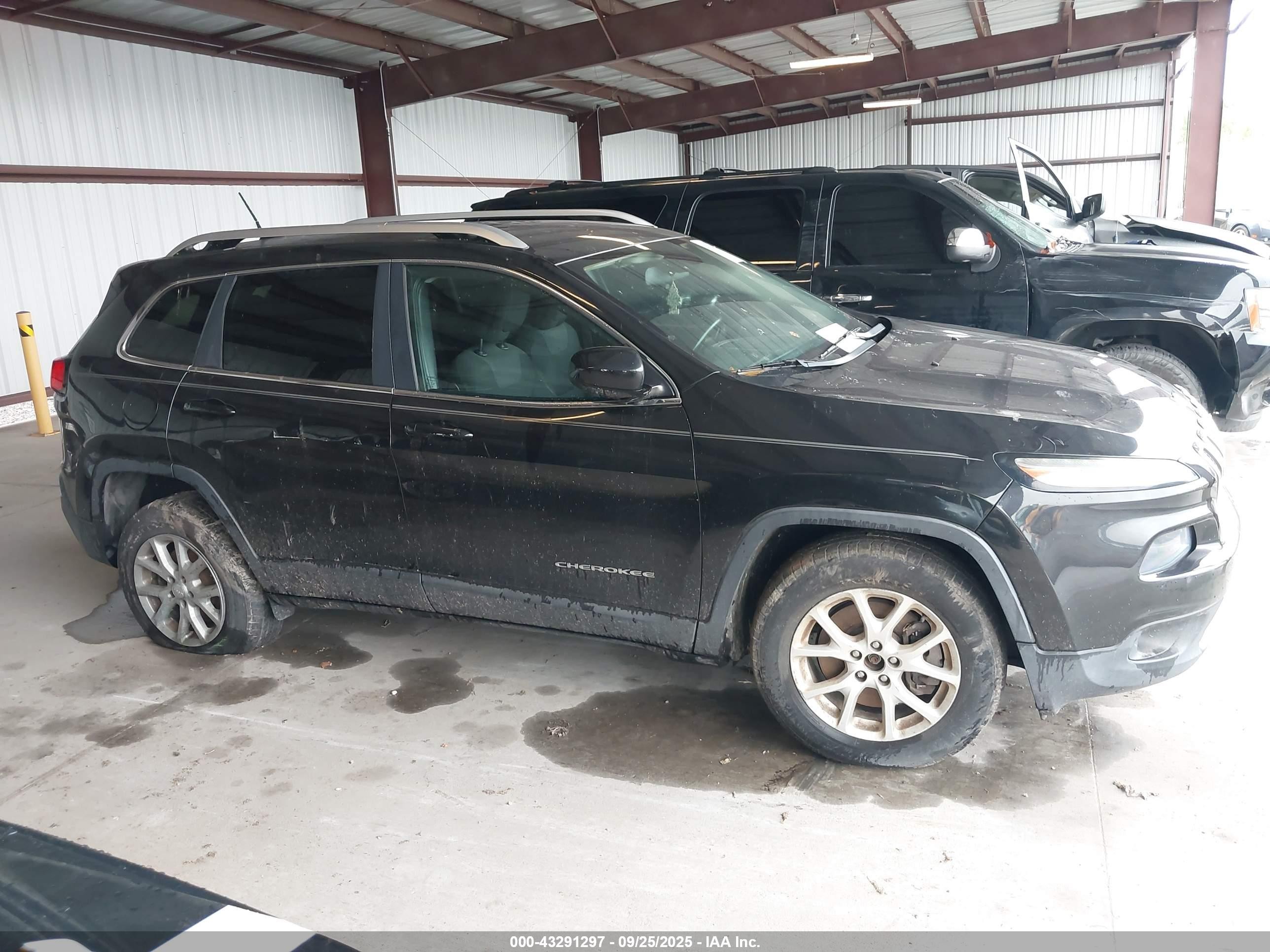 2015 Jeep Cherokee Latitude Черный vin: 1C4PJMCS9FW673777