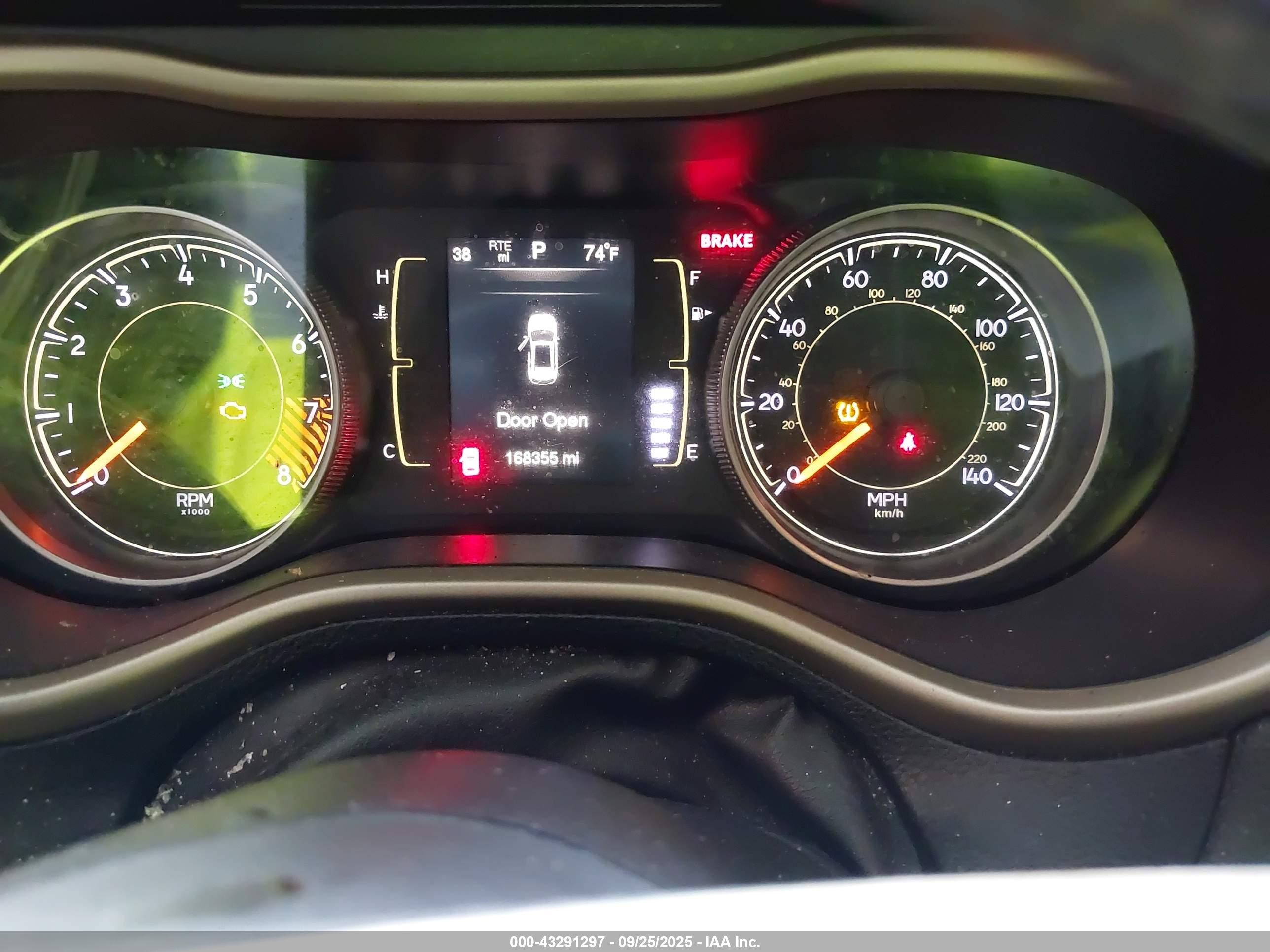 2015 Jeep Cherokee Latitude Черный vin: 1C4PJMCS9FW673777