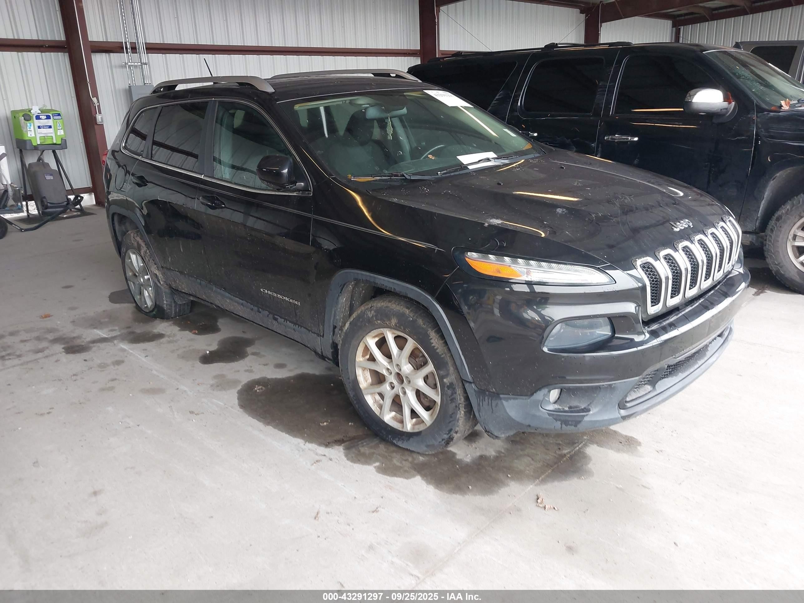 2015 Jeep Cherokee Latitude Черный vin: 1C4PJMCS9FW673777