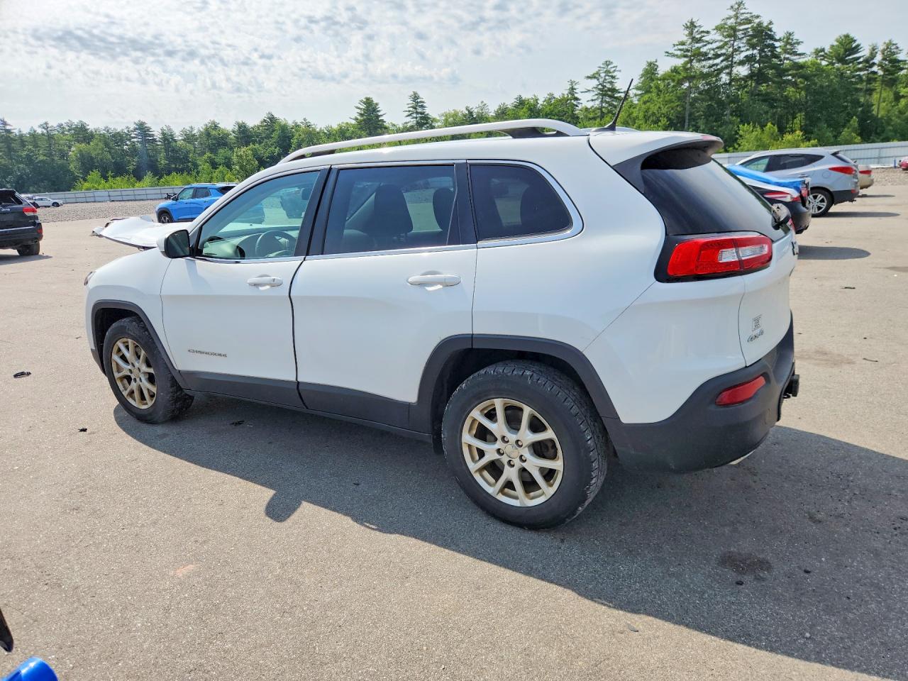 2015 Jeep Cherokee Latitude White vin: 1C4PJMCS9FW728261