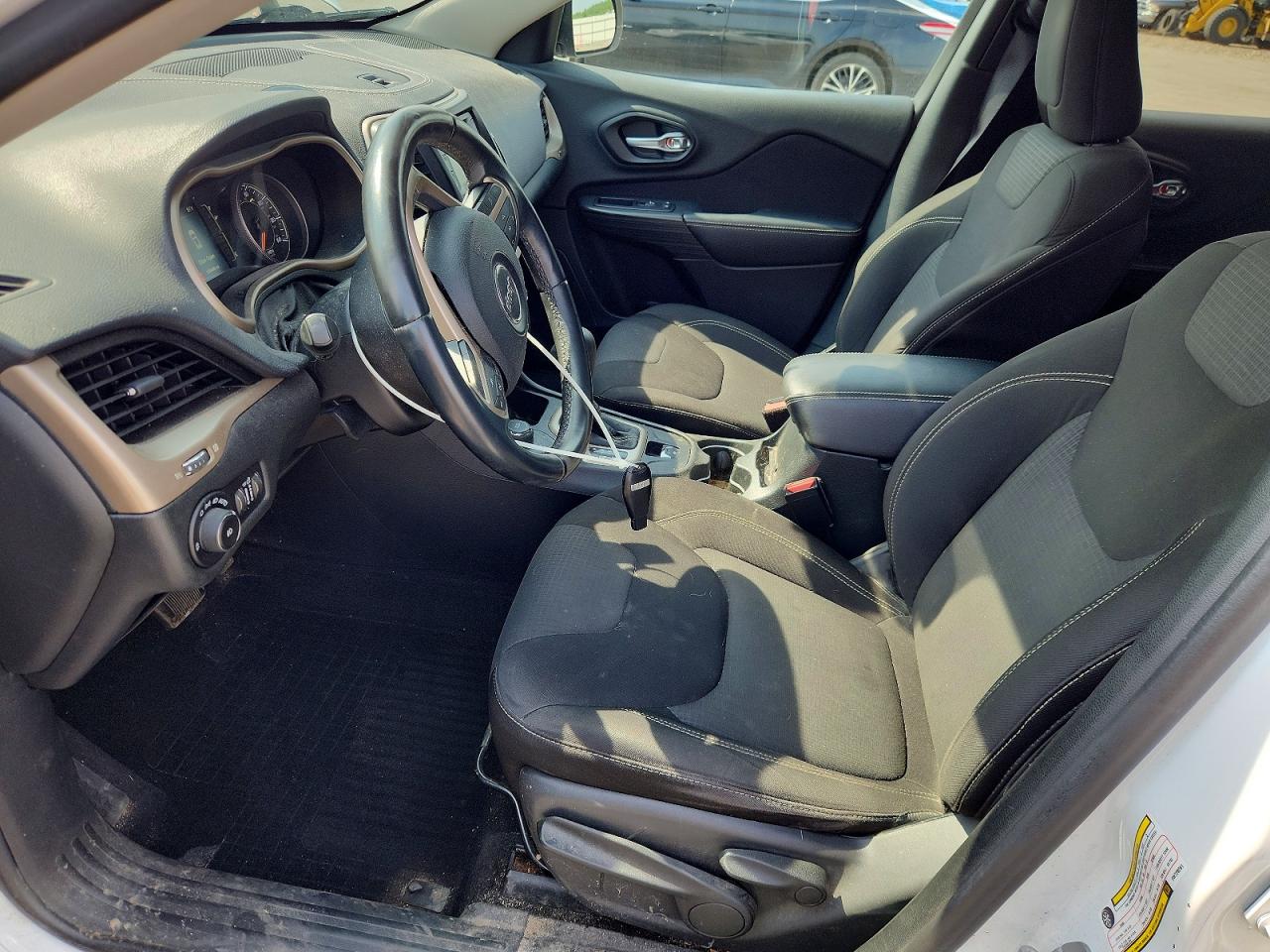 2015 Jeep Cherokee Latitude White vin: 1C4PJMCS9FW728261