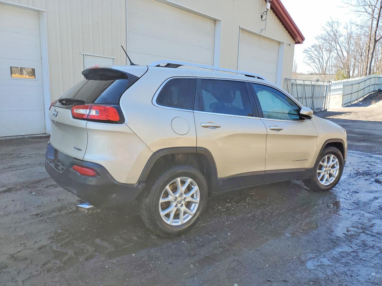 2015 Jeep Cherokee Latitude Tan vin: 1C4PJMCS9FW745125