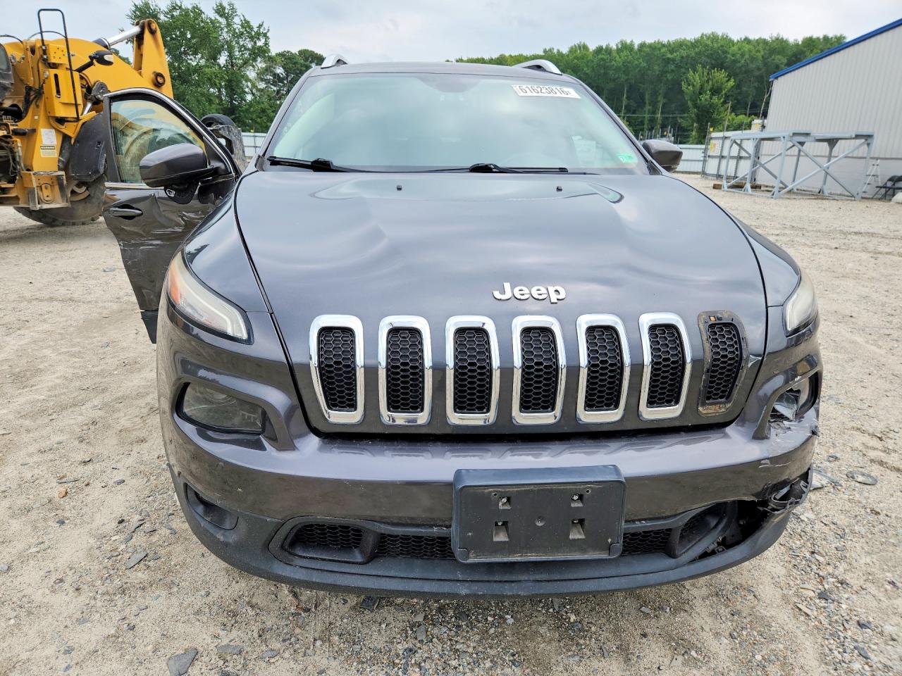 2015 Jeep Cherokee Latitude Gray vin: 1C4PJMCS9FW776729
