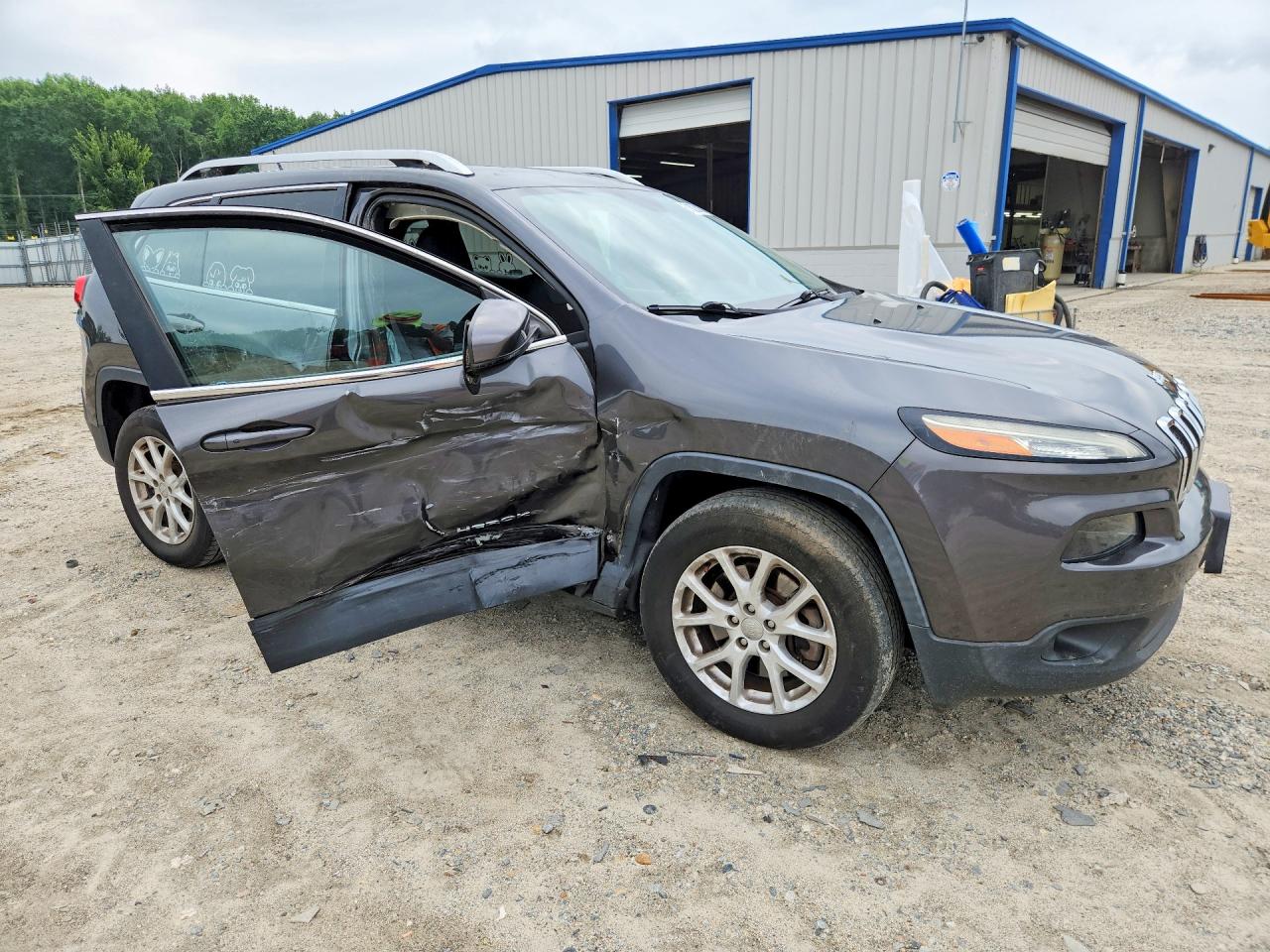 2015 Jeep Cherokee Latitude Gray vin: 1C4PJMCS9FW776729