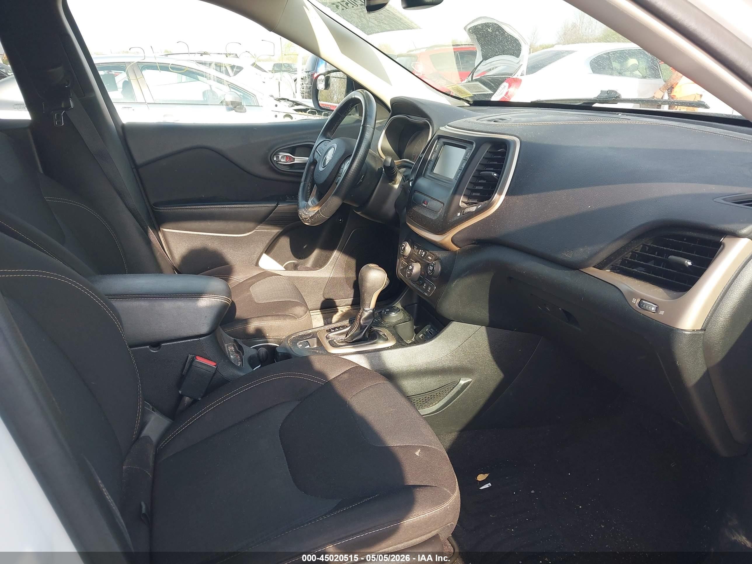 2016 Jeep Cherokee Altitude White vin: 1C4PJMCS9GW134268