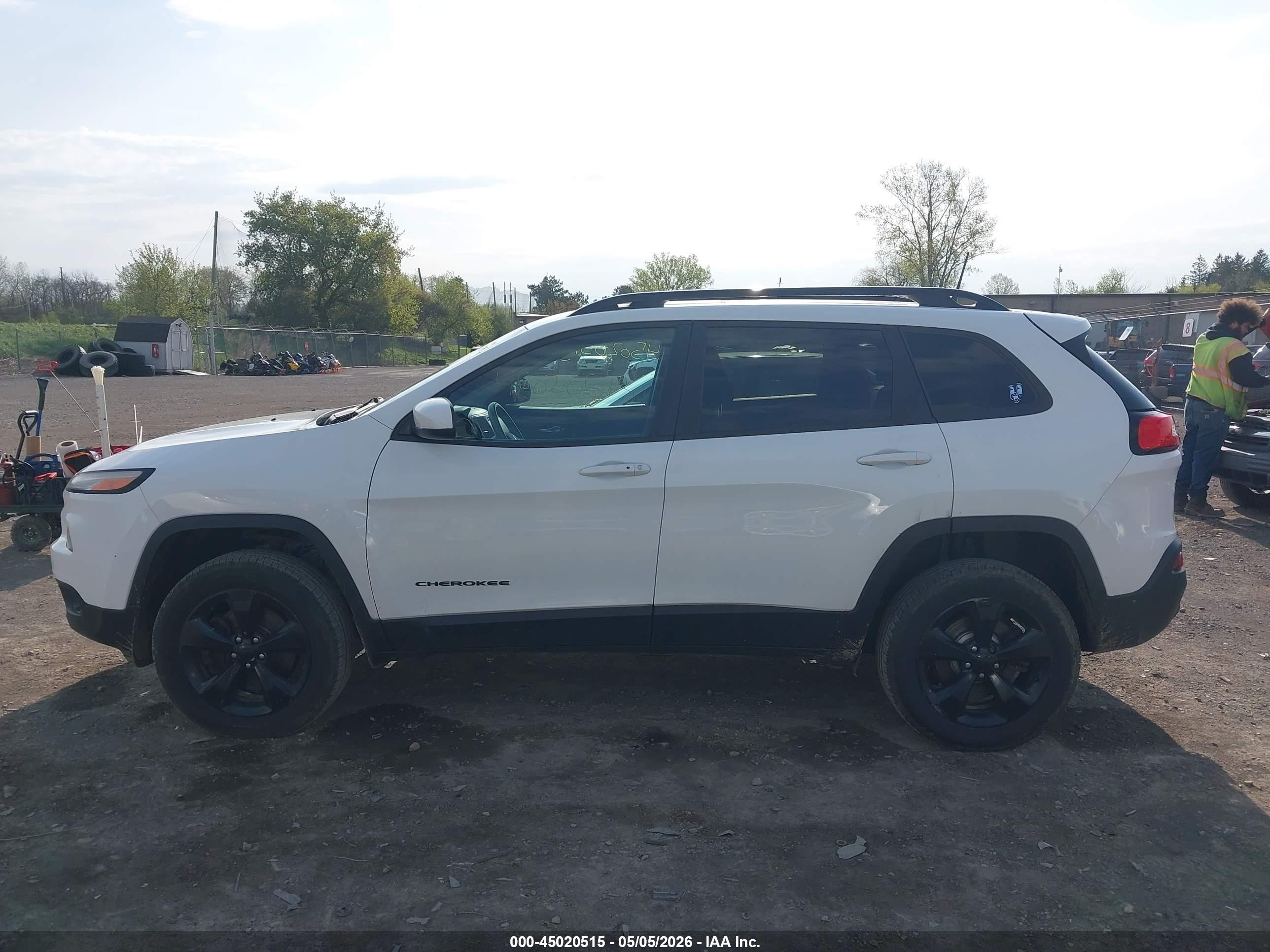 2016 Jeep Cherokee Altitude White vin: 1C4PJMCS9GW134268