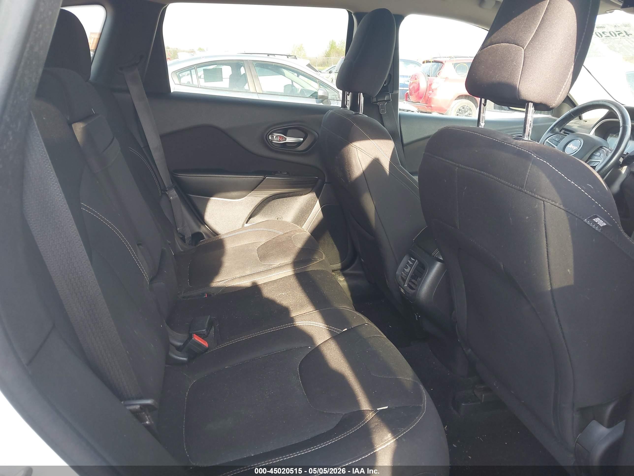 2016 Jeep Cherokee Altitude White vin: 1C4PJMCS9GW134268
