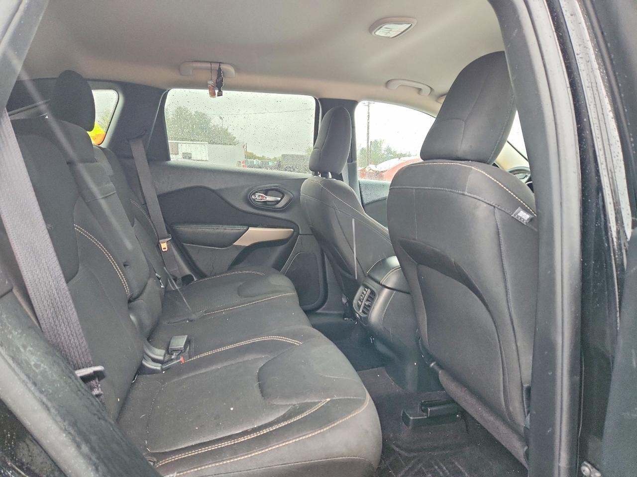 2017 Jeep Cherokee Latitude Black vin: 1C4PJMCS9HW612335