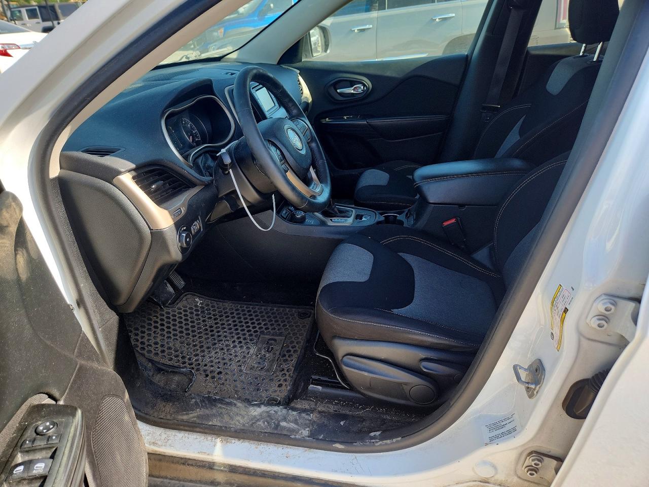 2014 Jeep Cherokee Latitude Белый vin: 1C4PJMCSXEW122143