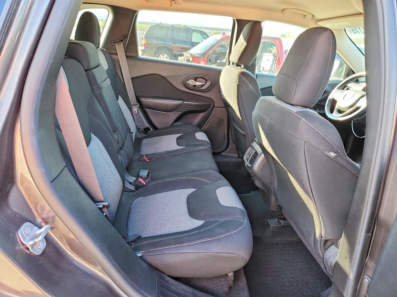 2014 Jeep Cherokee Latitude Gray vin: 1C4PJMCSXEW146698