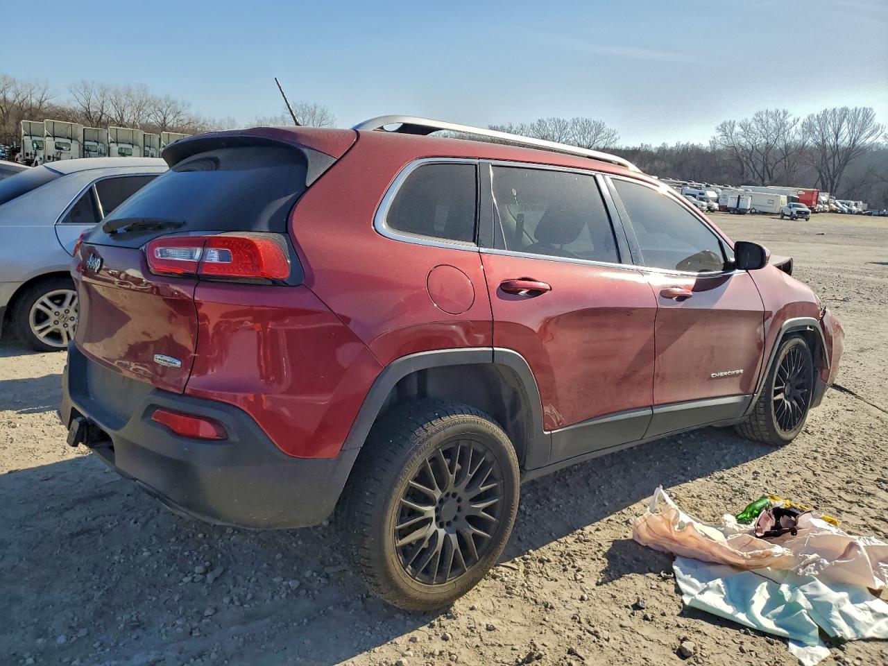 2014 Jeep Cherokee Latitude Red vin: 1C4PJMCSXEW187929