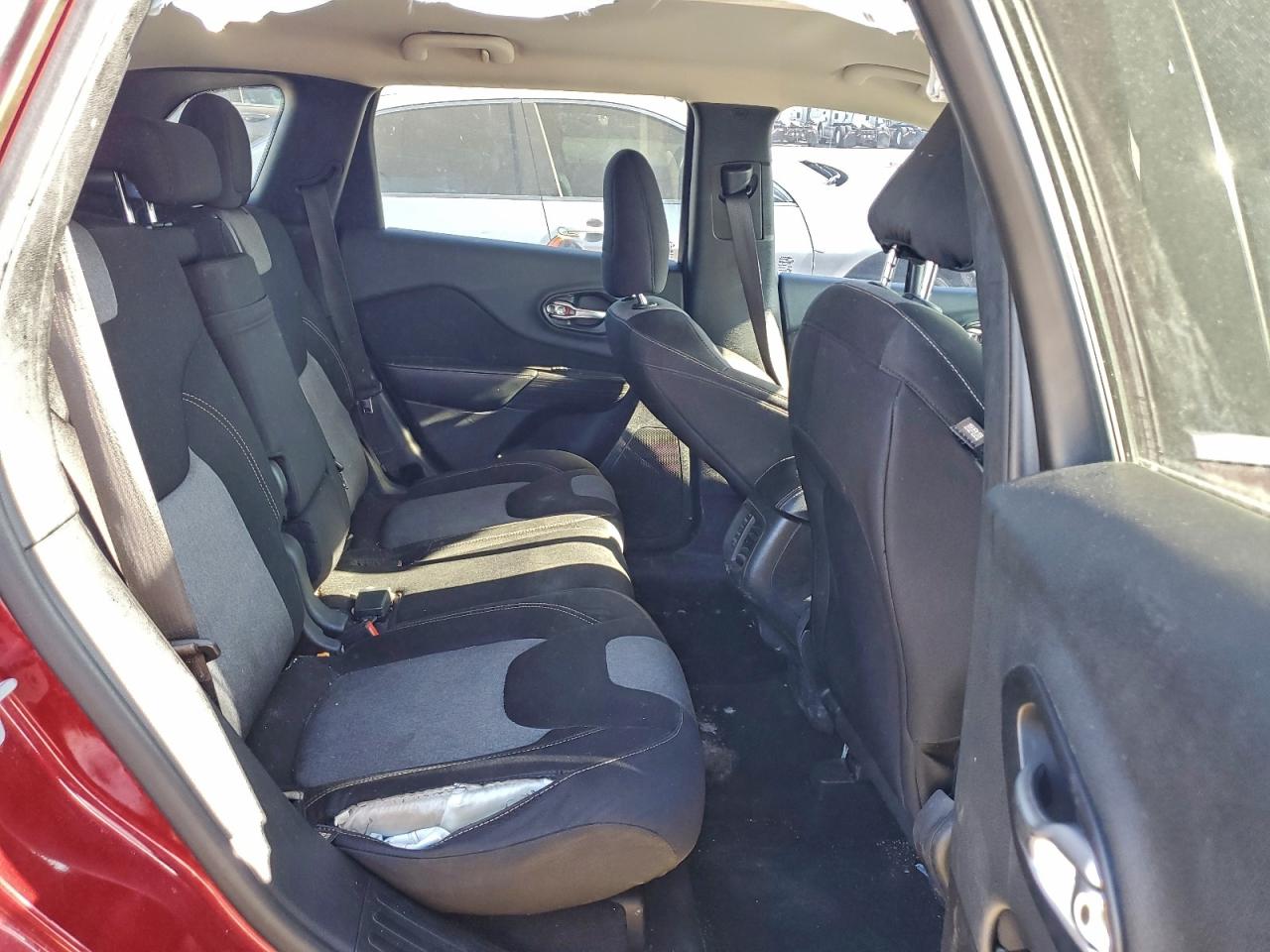 2014 Jeep Cherokee Latitude Red vin: 1C4PJMCSXEW187929