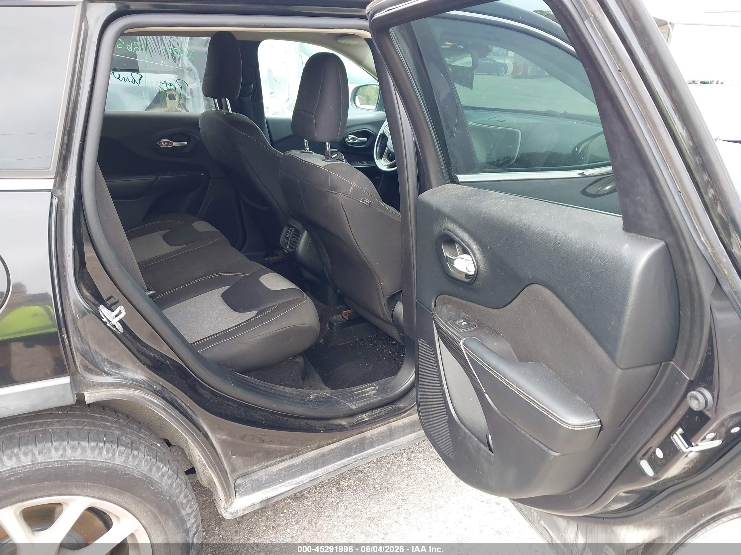 2014 Jeep Cherokee Latitude Black vin: 1C4PJMCSXEW203689