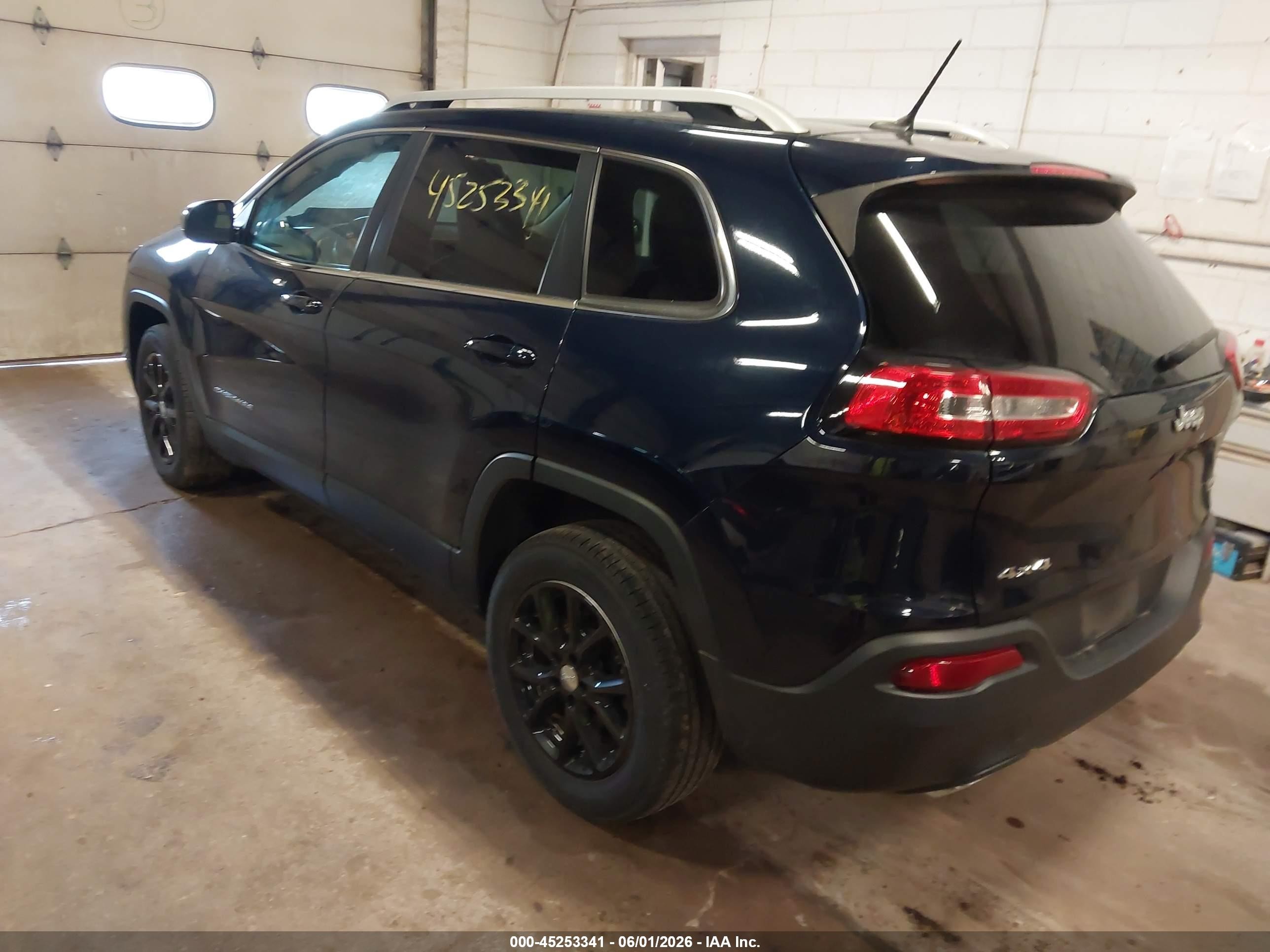 2015 Jeep Cherokee Latitude Blue vin: 1C4PJMCSXFW501242