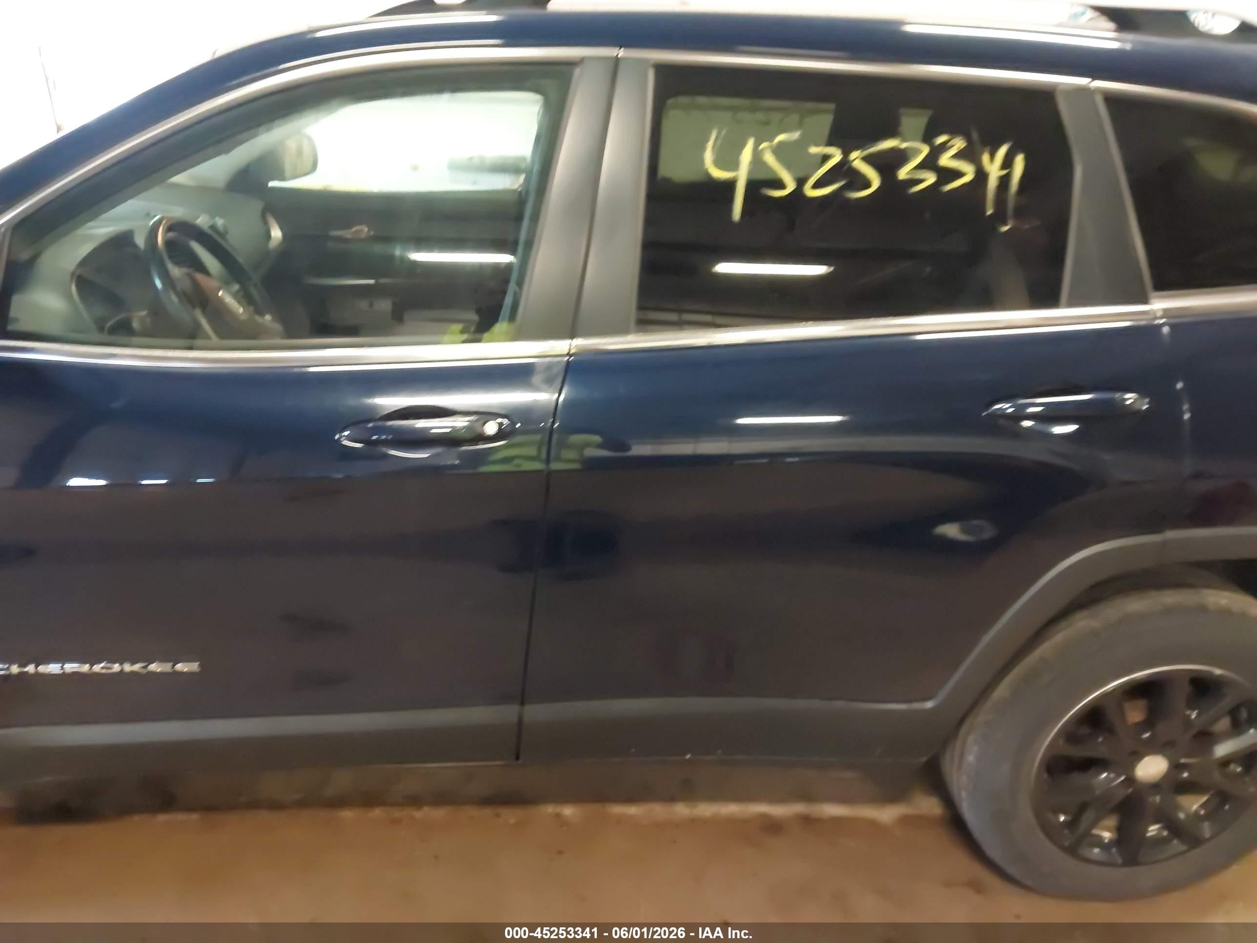 2015 Jeep Cherokee Latitude Blue vin: 1C4PJMCSXFW501242
