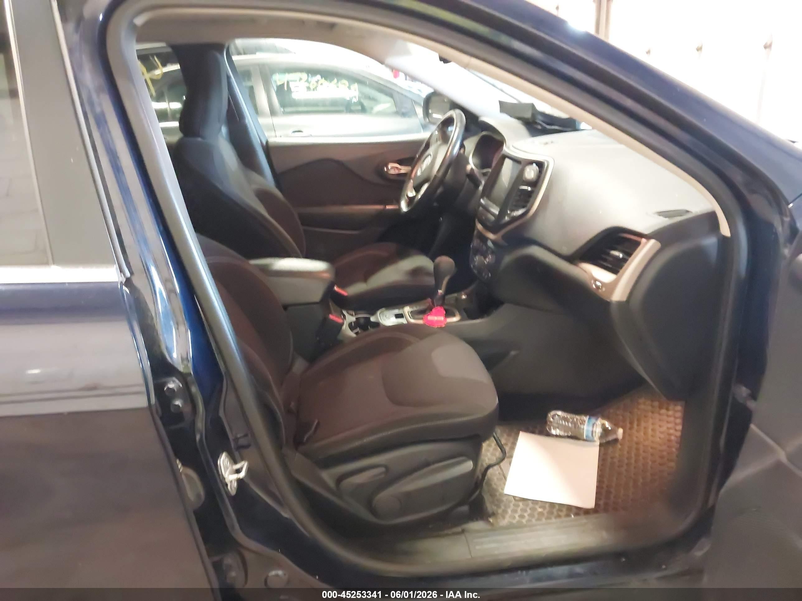 2015 Jeep Cherokee Latitude Blue vin: 1C4PJMCSXFW501242