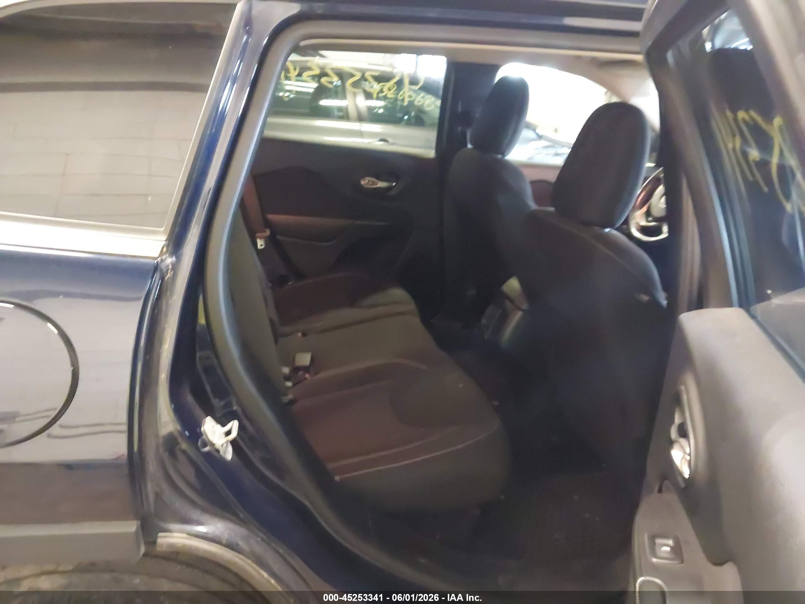 2015 Jeep Cherokee Latitude Blue vin: 1C4PJMCSXFW501242