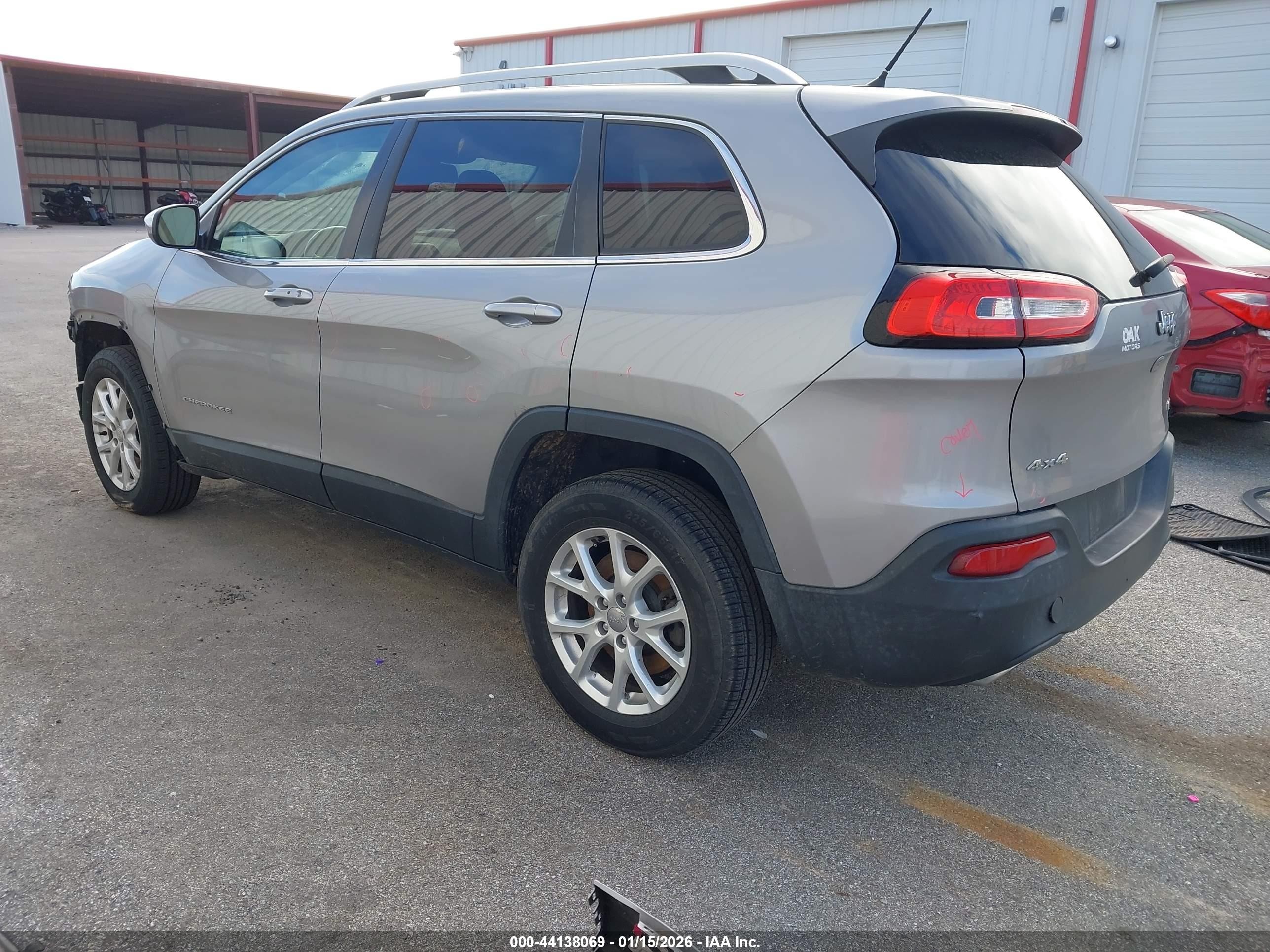 2015 Jeep Cherokee Latitude Silver vin: 1C4PJMCSXFW529722