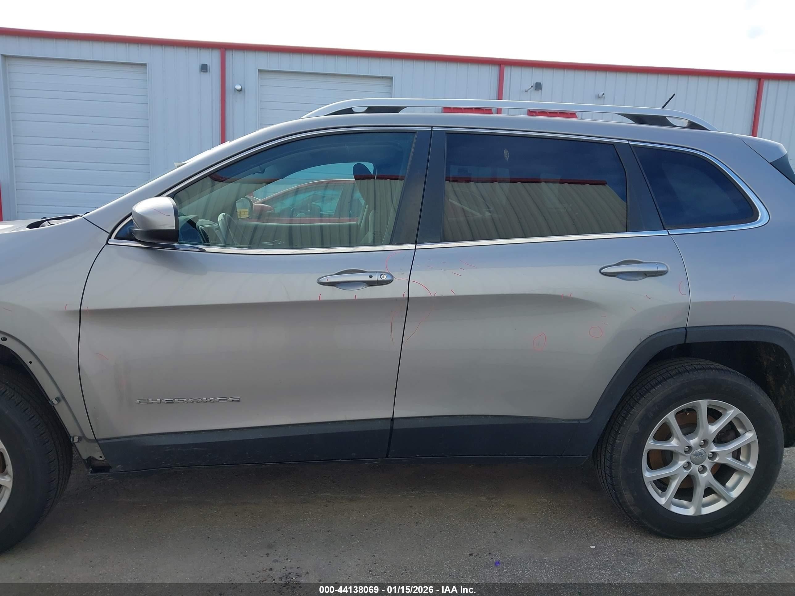 2015 Jeep Cherokee Latitude Silver vin: 1C4PJMCSXFW529722