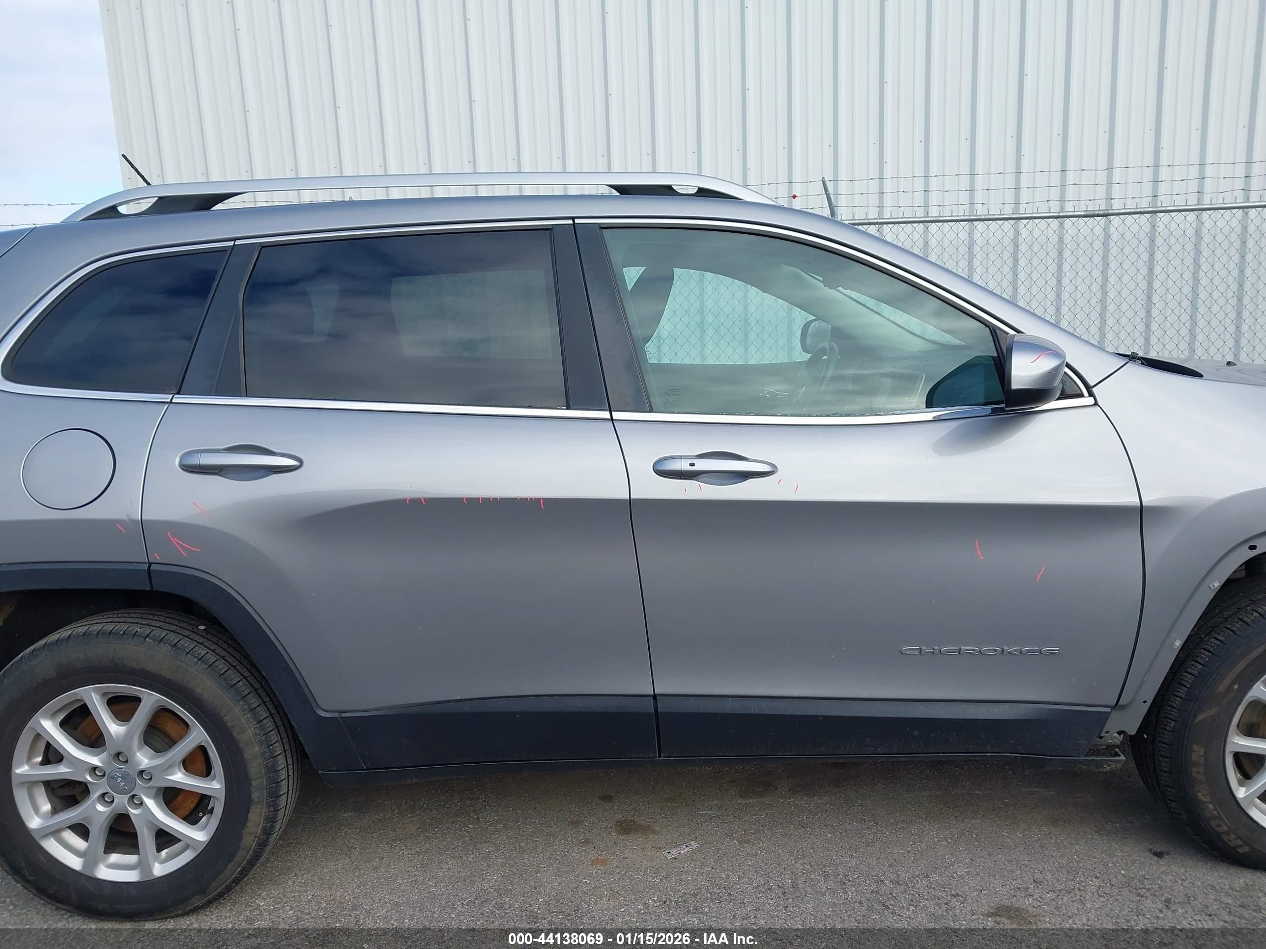 2015 Jeep Cherokee Latitude Silver vin: 1C4PJMCSXFW529722