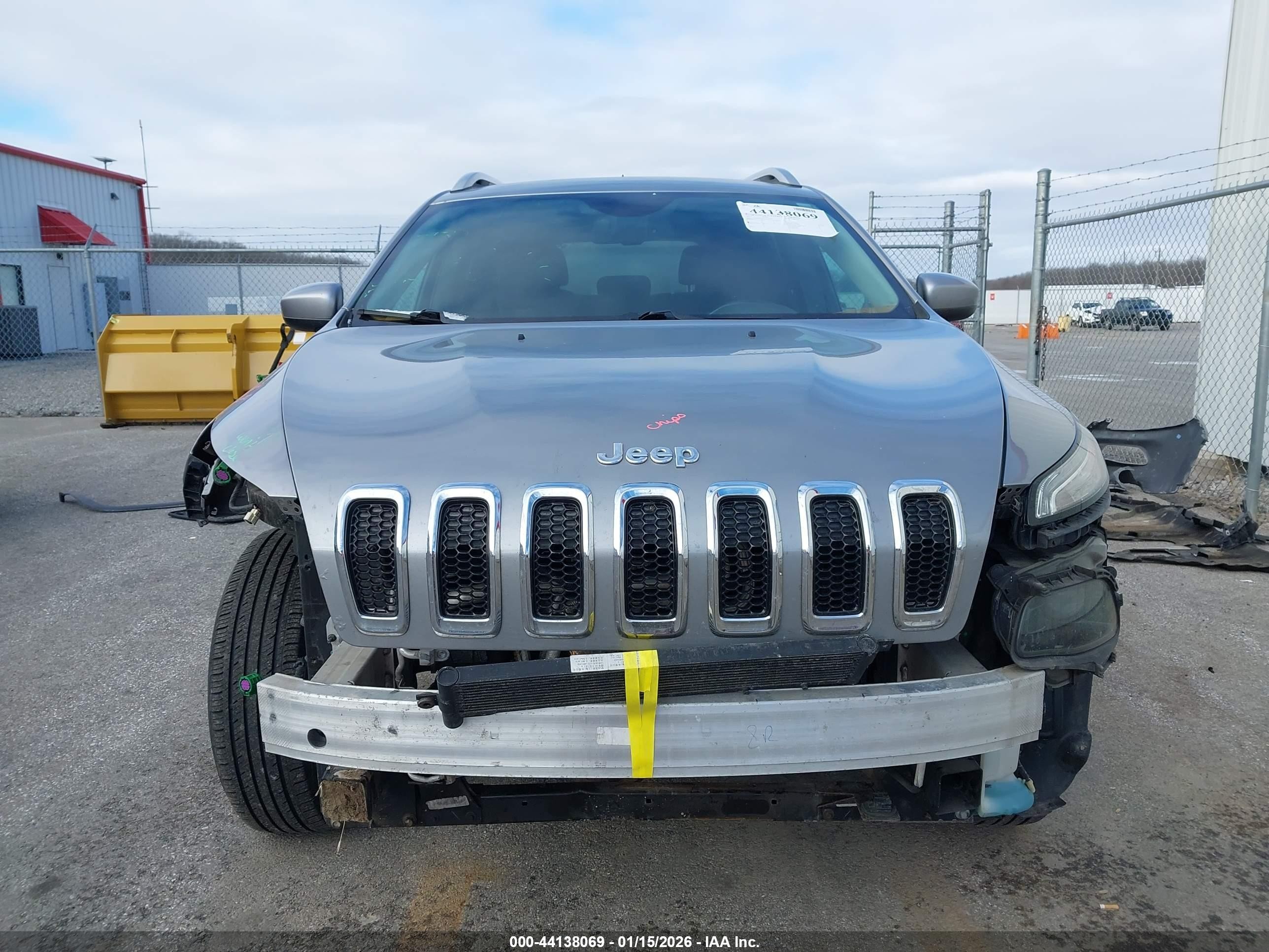 2015 Jeep Cherokee Latitude Silver vin: 1C4PJMCSXFW529722