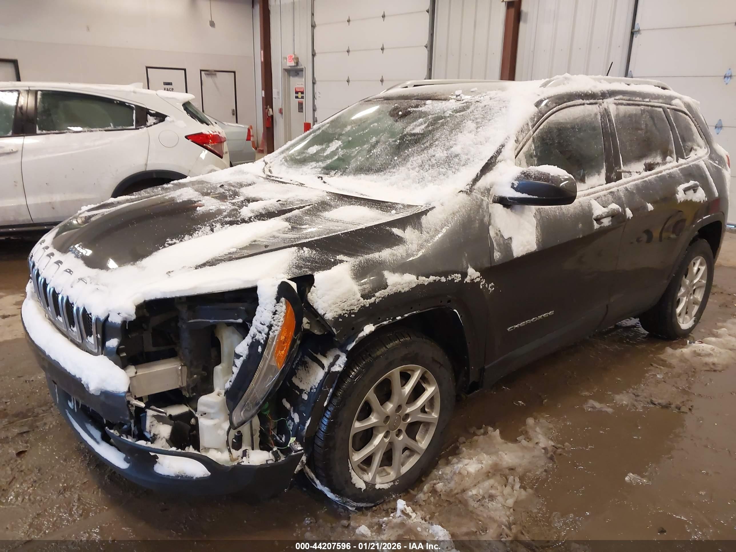 2015 Jeep Cherokee Latitude Gray vin: 1C4PJMCSXFW583067