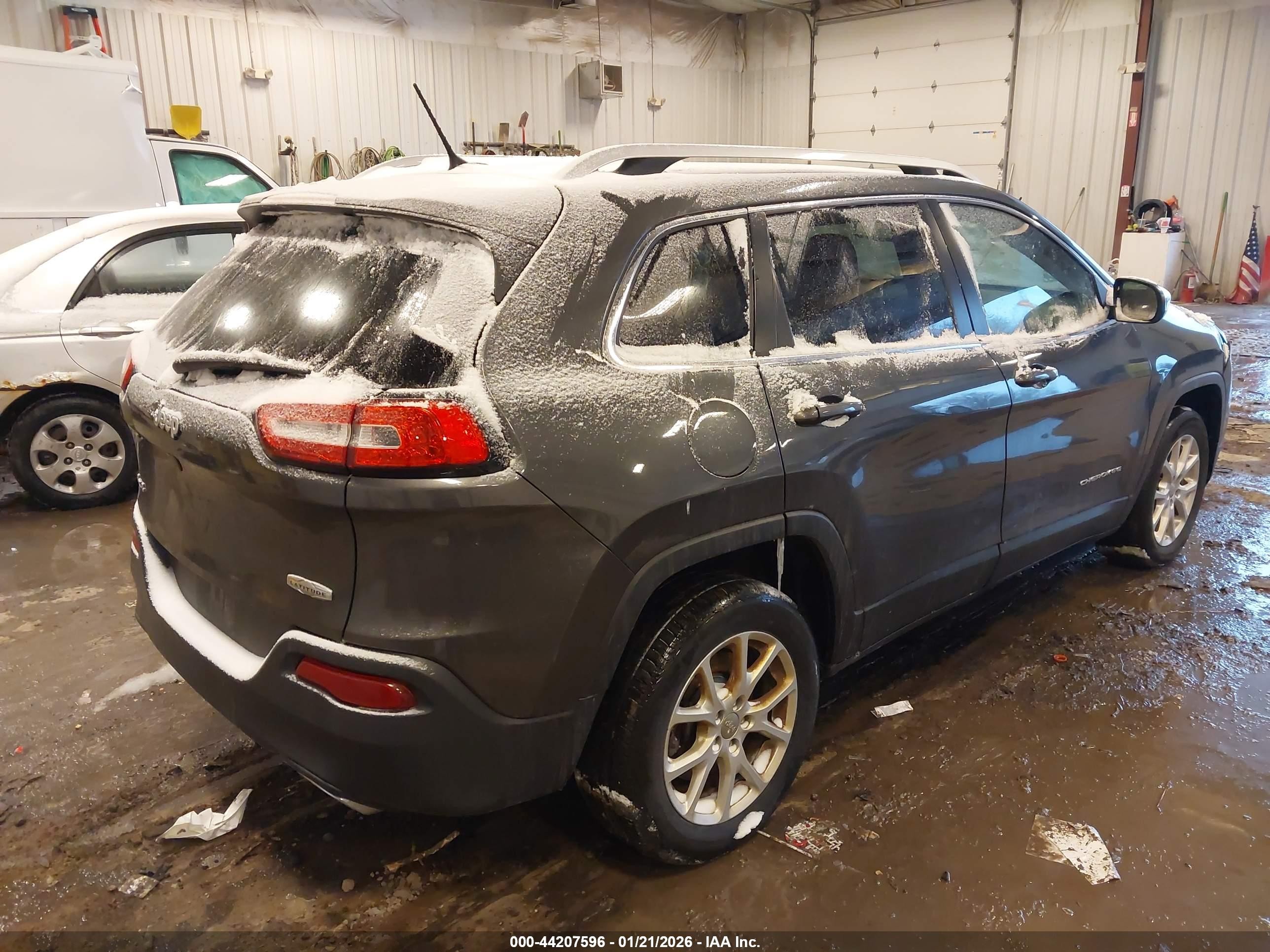 2015 Jeep Cherokee Latitude Gray vin: 1C4PJMCSXFW583067