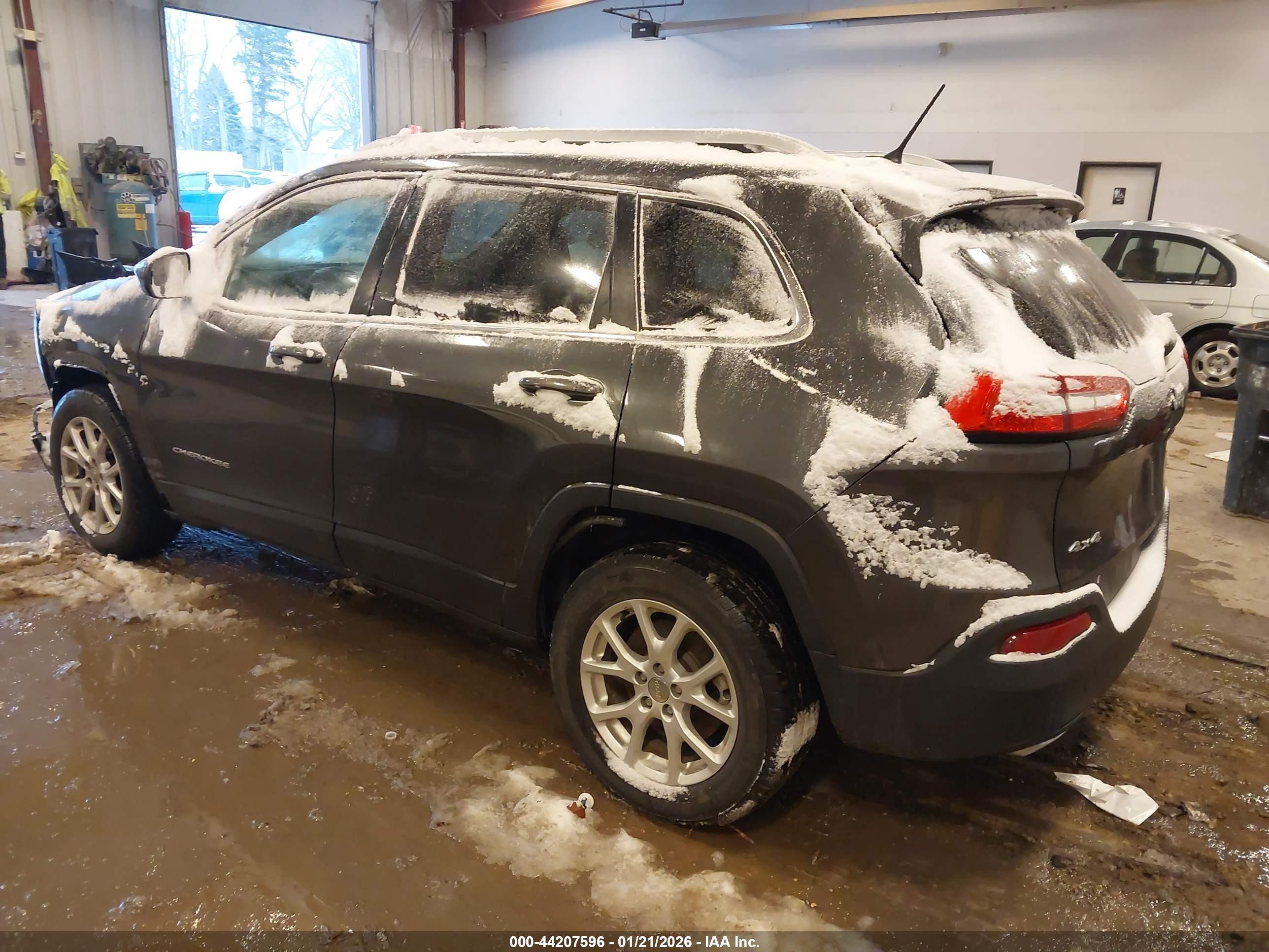 2015 Jeep Cherokee Latitude Gray vin: 1C4PJMCSXFW583067