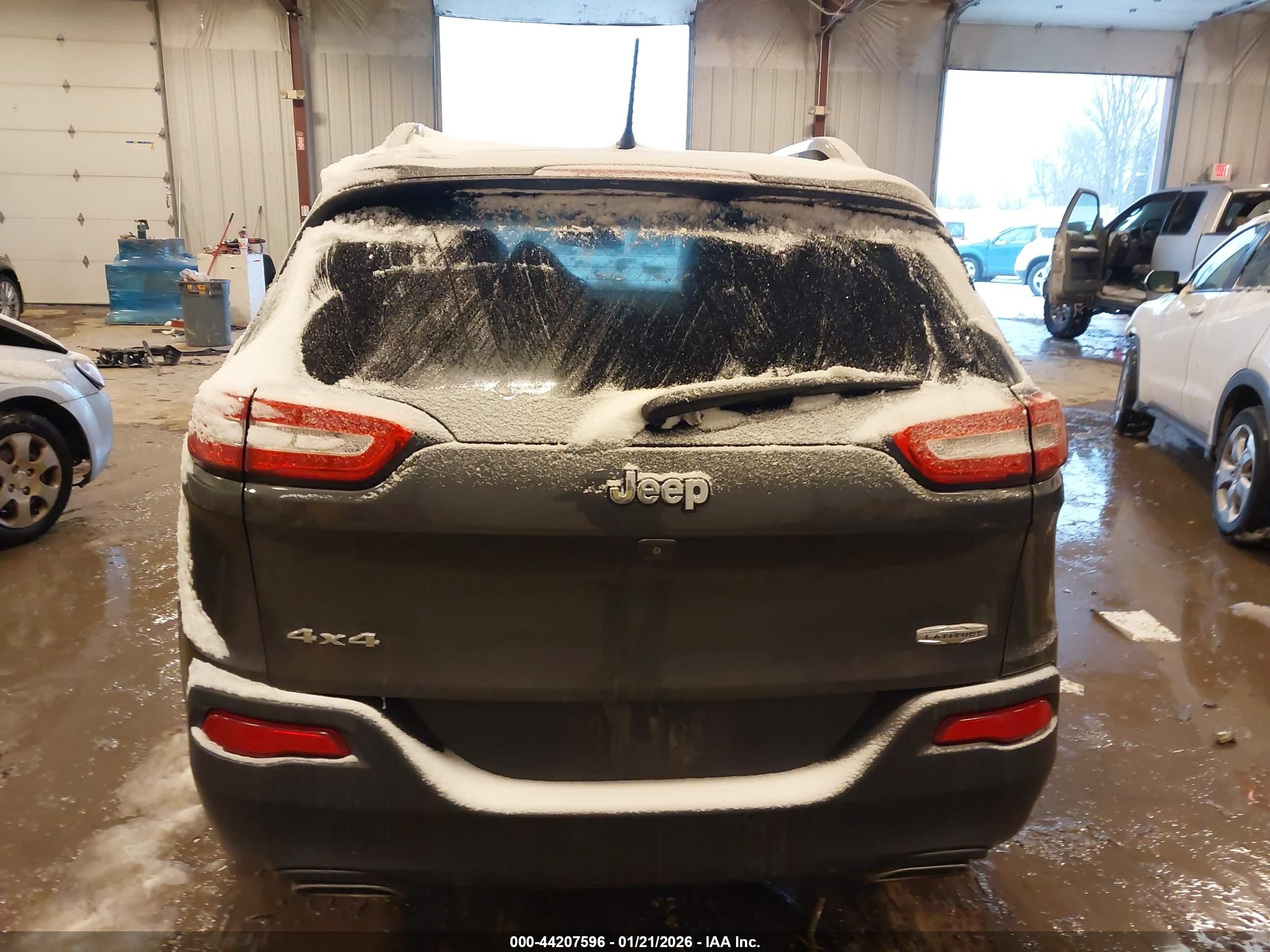 2015 Jeep Cherokee Latitude Gray vin: 1C4PJMCSXFW583067