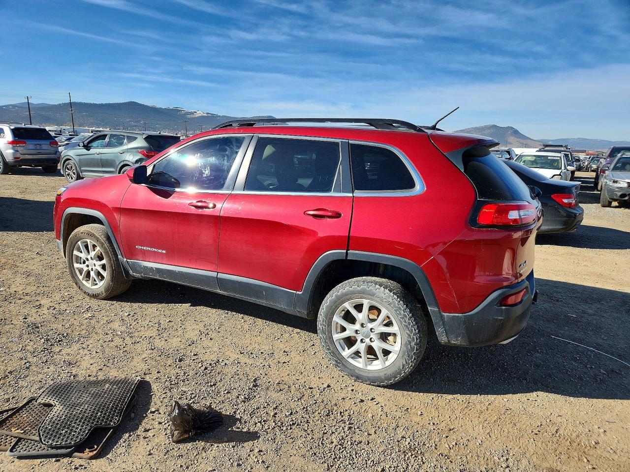 2015 Jeep Cherokee Latitude Maroon vin: 1C4PJMCSXFW601616