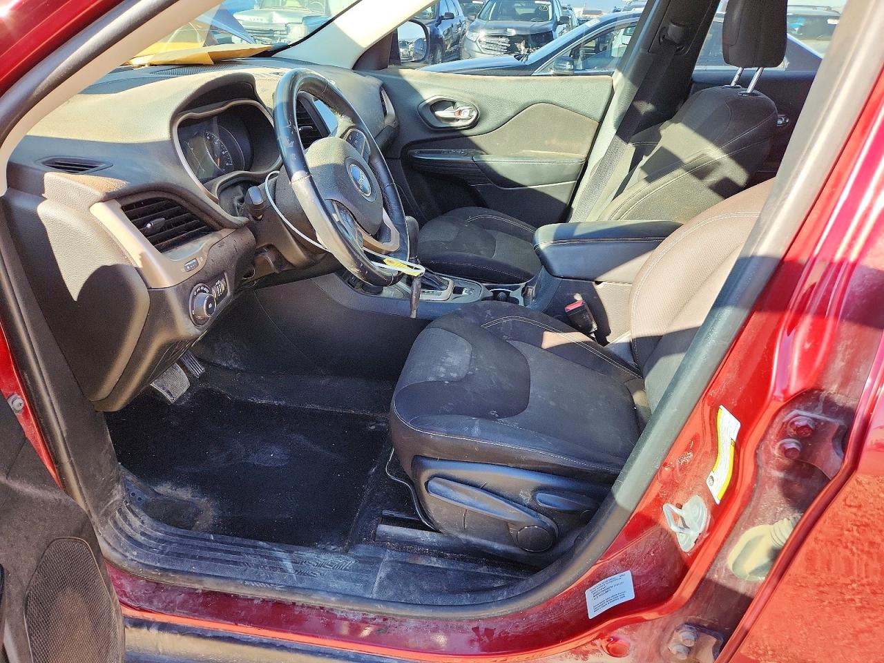 2015 Jeep Cherokee Latitude Maroon vin: 1C4PJMCSXFW601616
