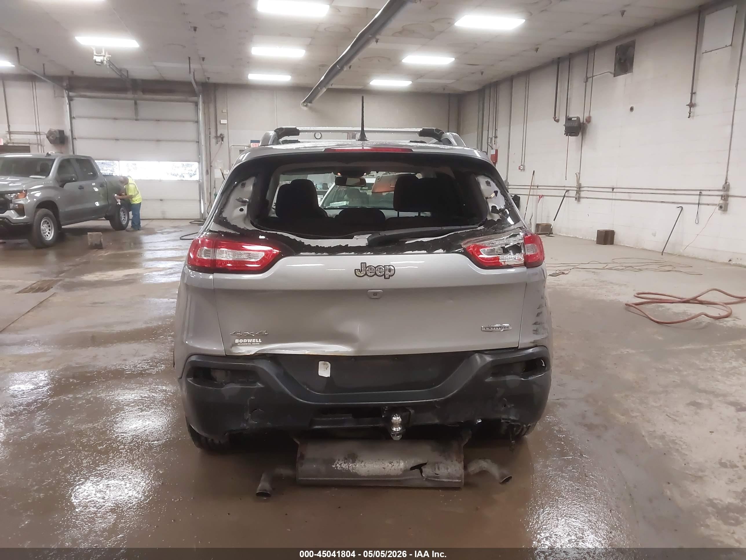 2015 Jeep Cherokee Latitude Silver vin: 1C4PJMCSXFW660066