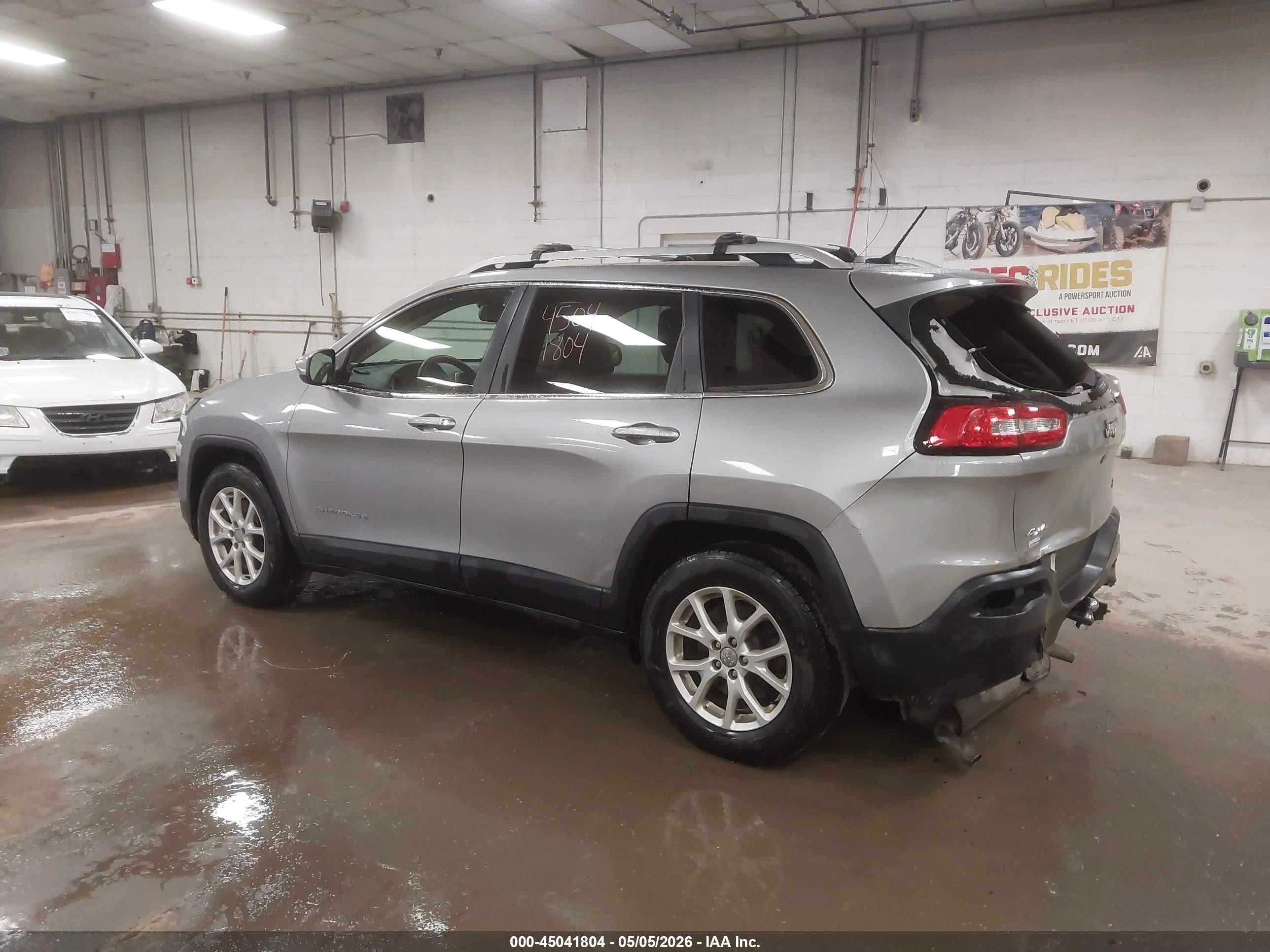 2015 Jeep Cherokee Latitude Silver vin: 1C4PJMCSXFW660066