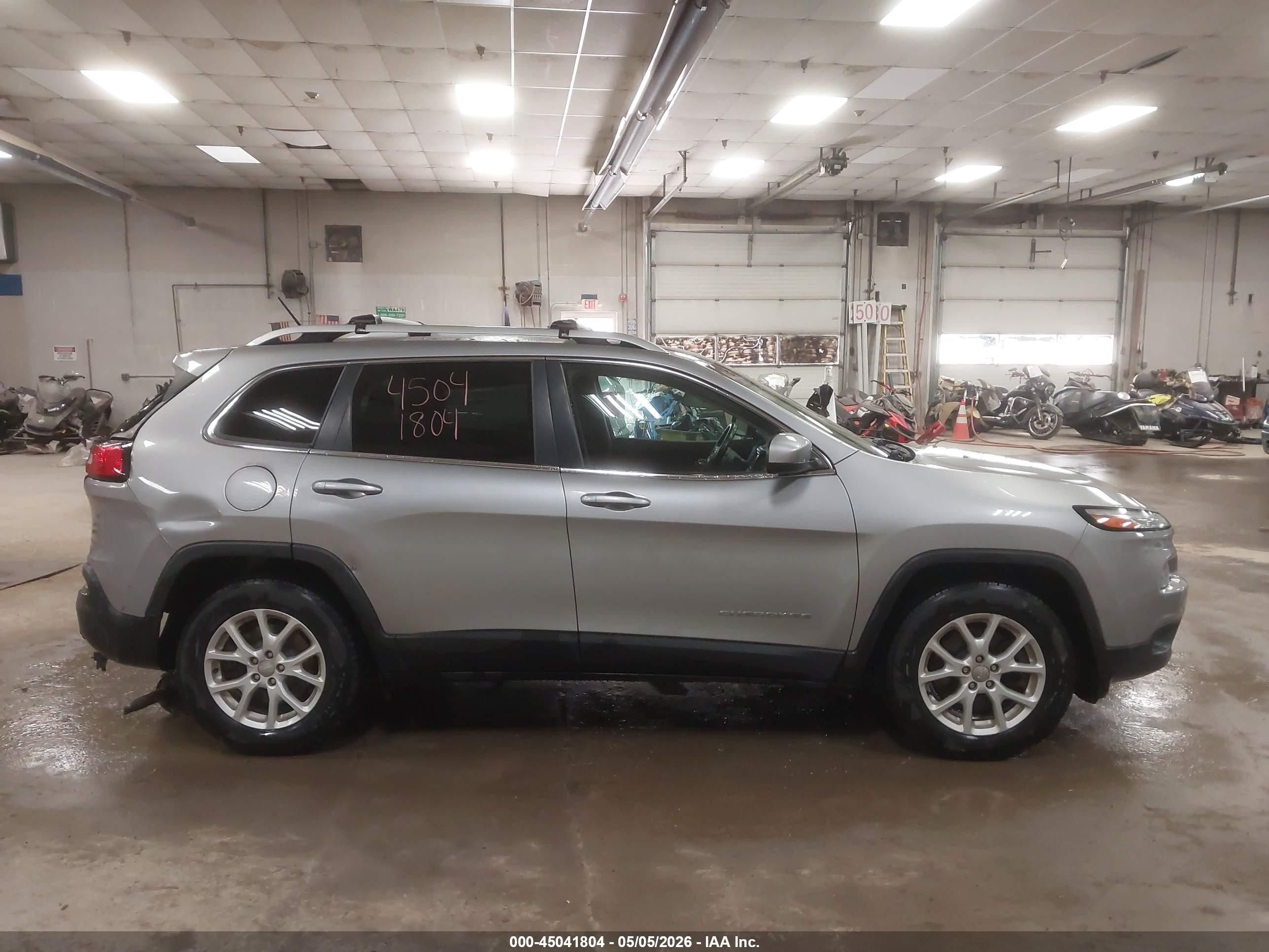 2015 Jeep Cherokee Latitude Silver vin: 1C4PJMCSXFW660066