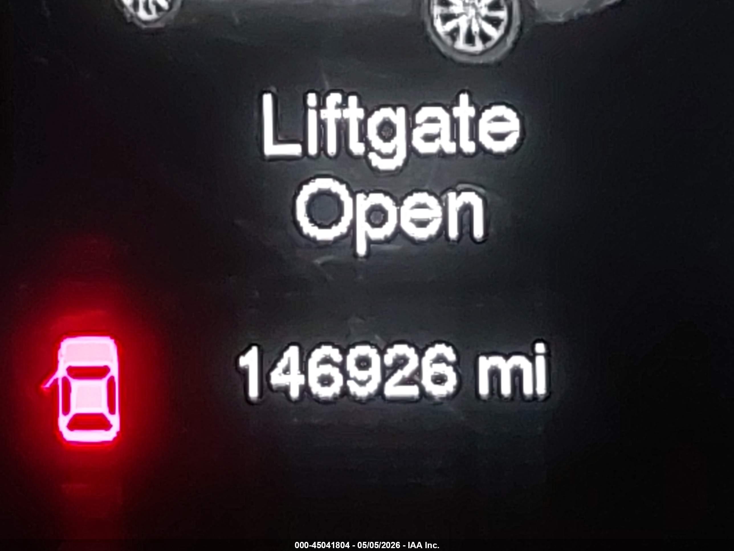 2015 Jeep Cherokee Latitude Silver vin: 1C4PJMCSXFW660066