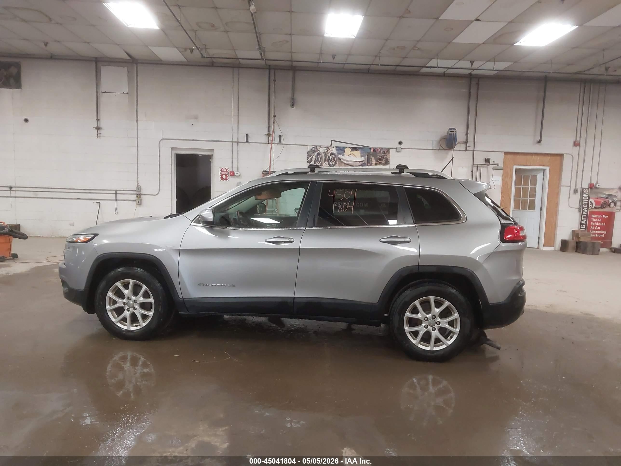 2015 Jeep Cherokee Latitude Silver vin: 1C4PJMCSXFW660066