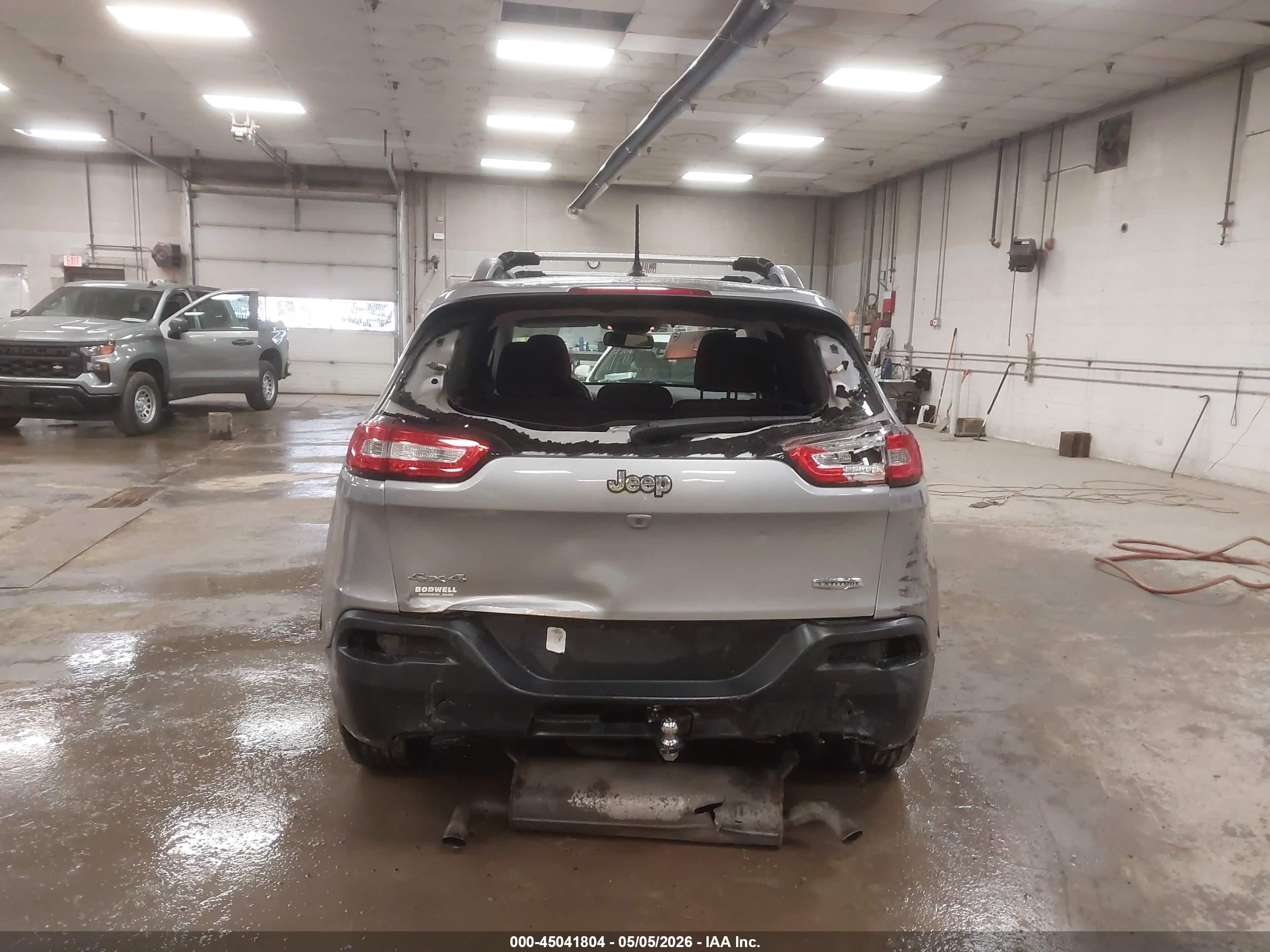 2015 Jeep Cherokee Latitude Silver vin: 1C4PJMCSXFW660066