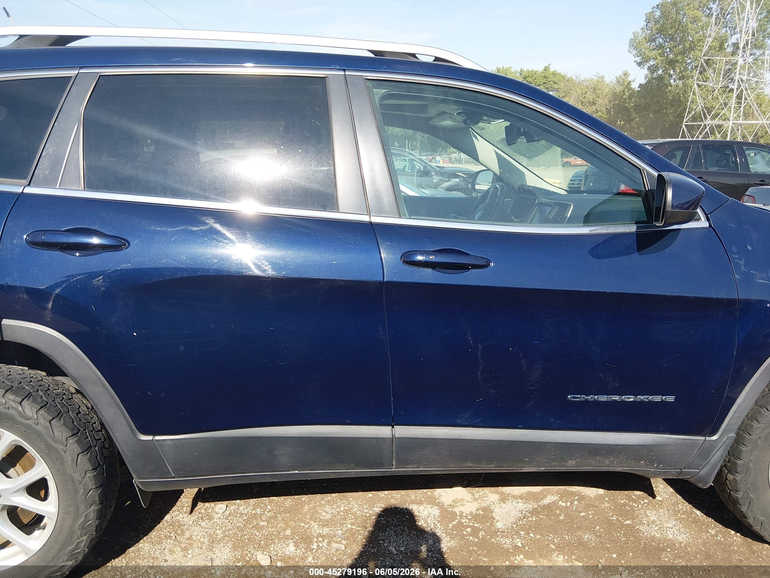 2015 Jeep Cherokee Latitude Синий vin: 1C4PJMCSXFW682276