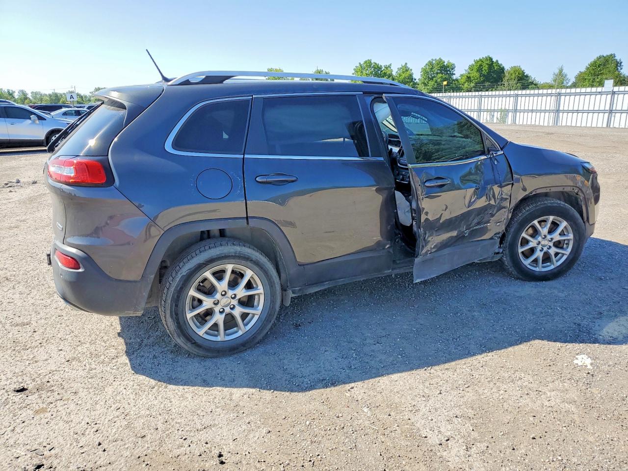 2015 Jeep Cherokee Latitude Gray vin: 1C4PJMCSXFW702817