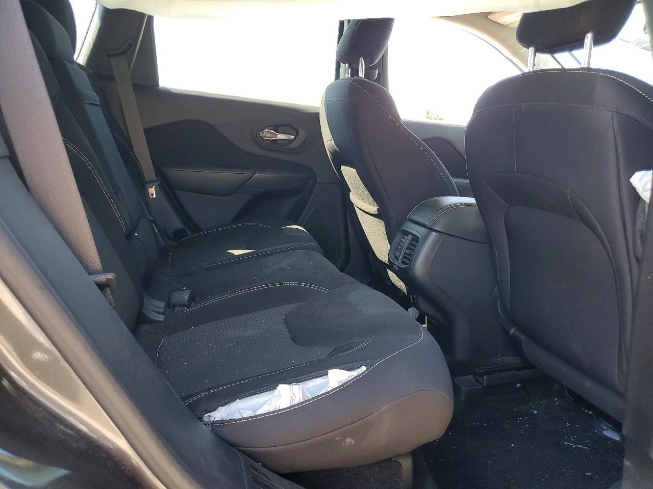 2015 Jeep Cherokee Latitude Gray vin: 1C4PJMCSXFW702817