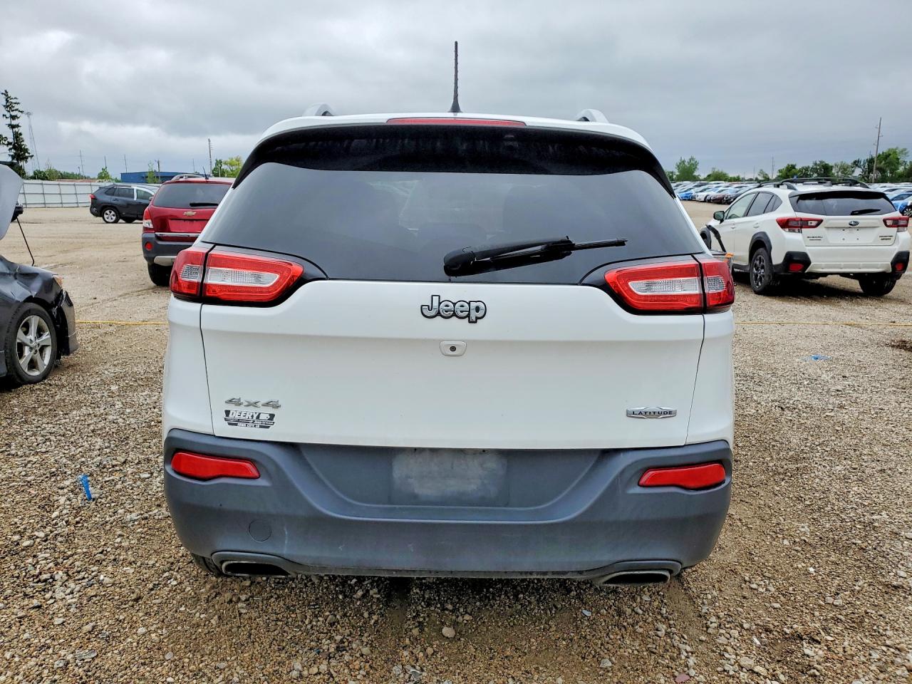 2015 Jeep Cherokee Latitude White vin: 1C4PJMCSXFW725854