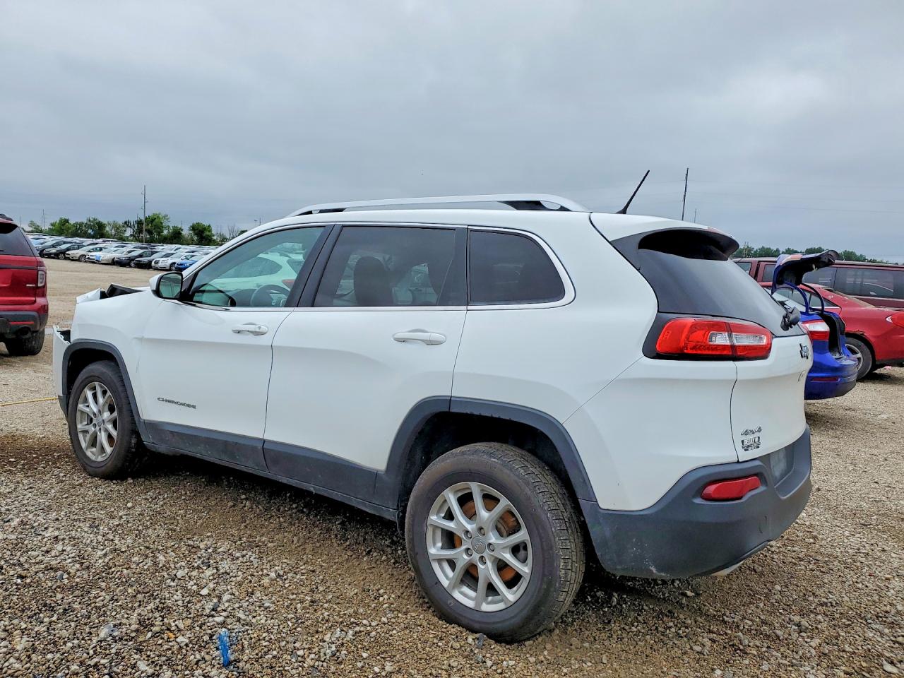2015 Jeep Cherokee Latitude White vin: 1C4PJMCSXFW725854