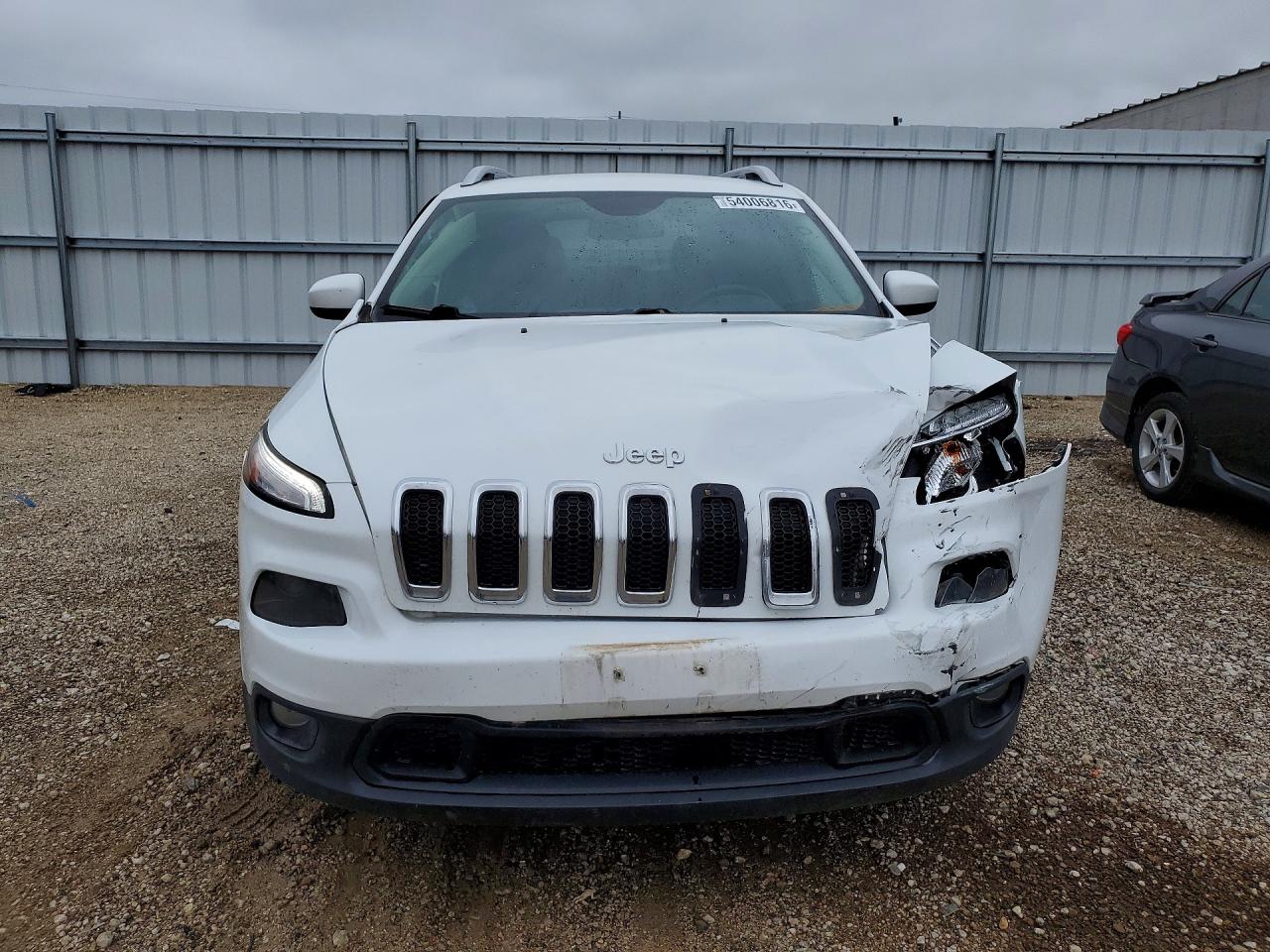 2015 Jeep Cherokee Latitude White vin: 1C4PJMCSXFW725854