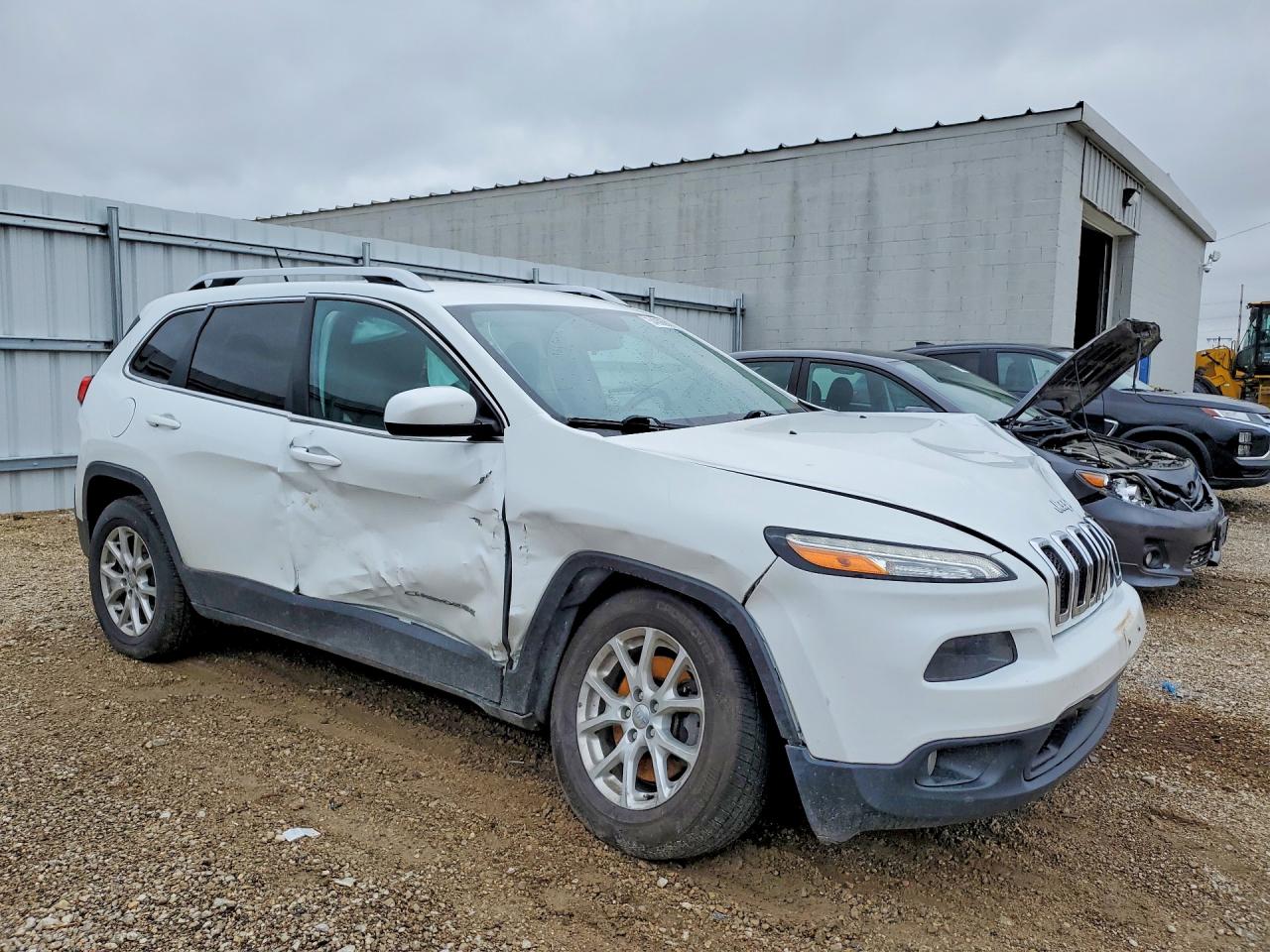 2015 Jeep Cherokee Latitude White vin: 1C4PJMCSXFW725854